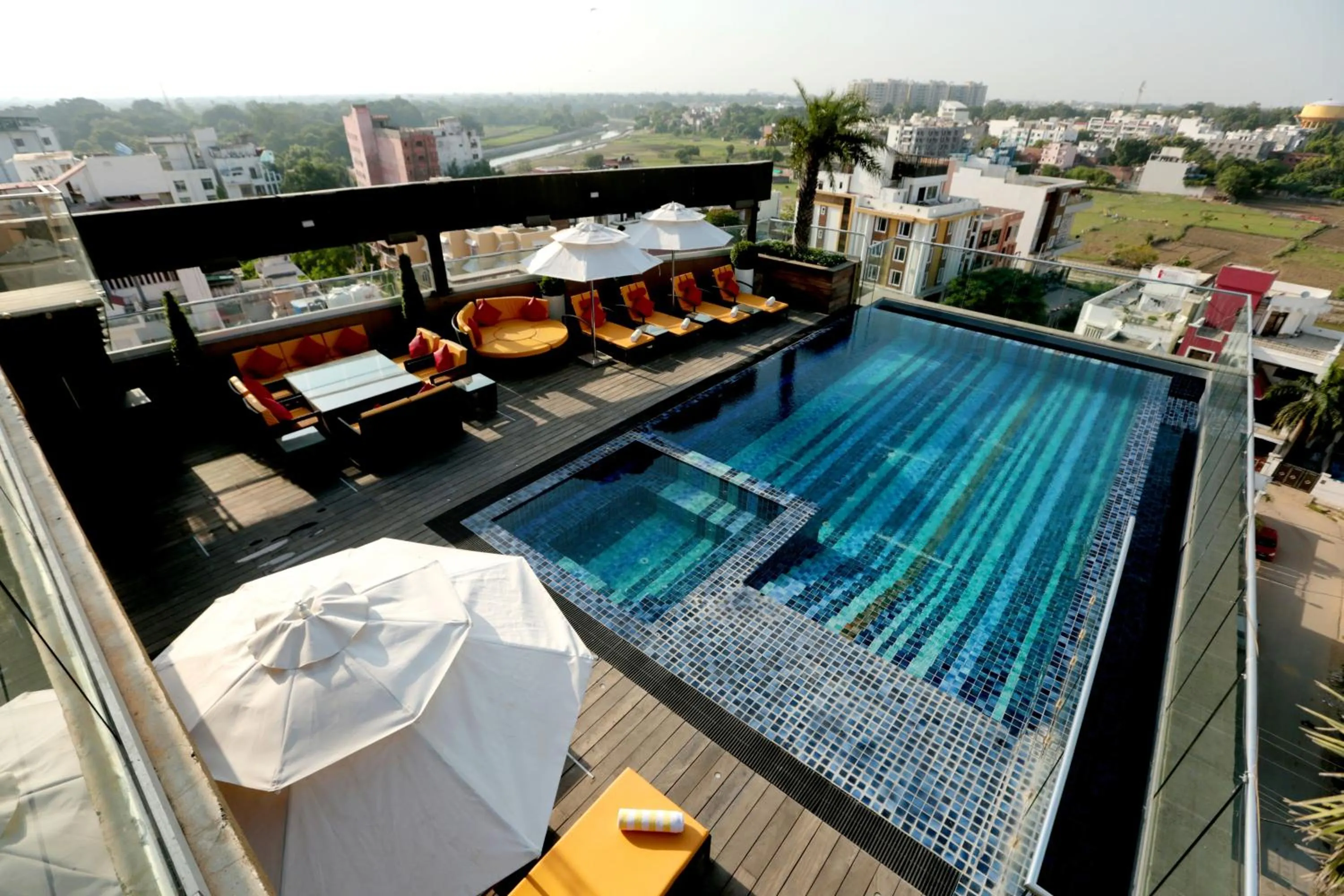 Swimming pool in Hotel Madin