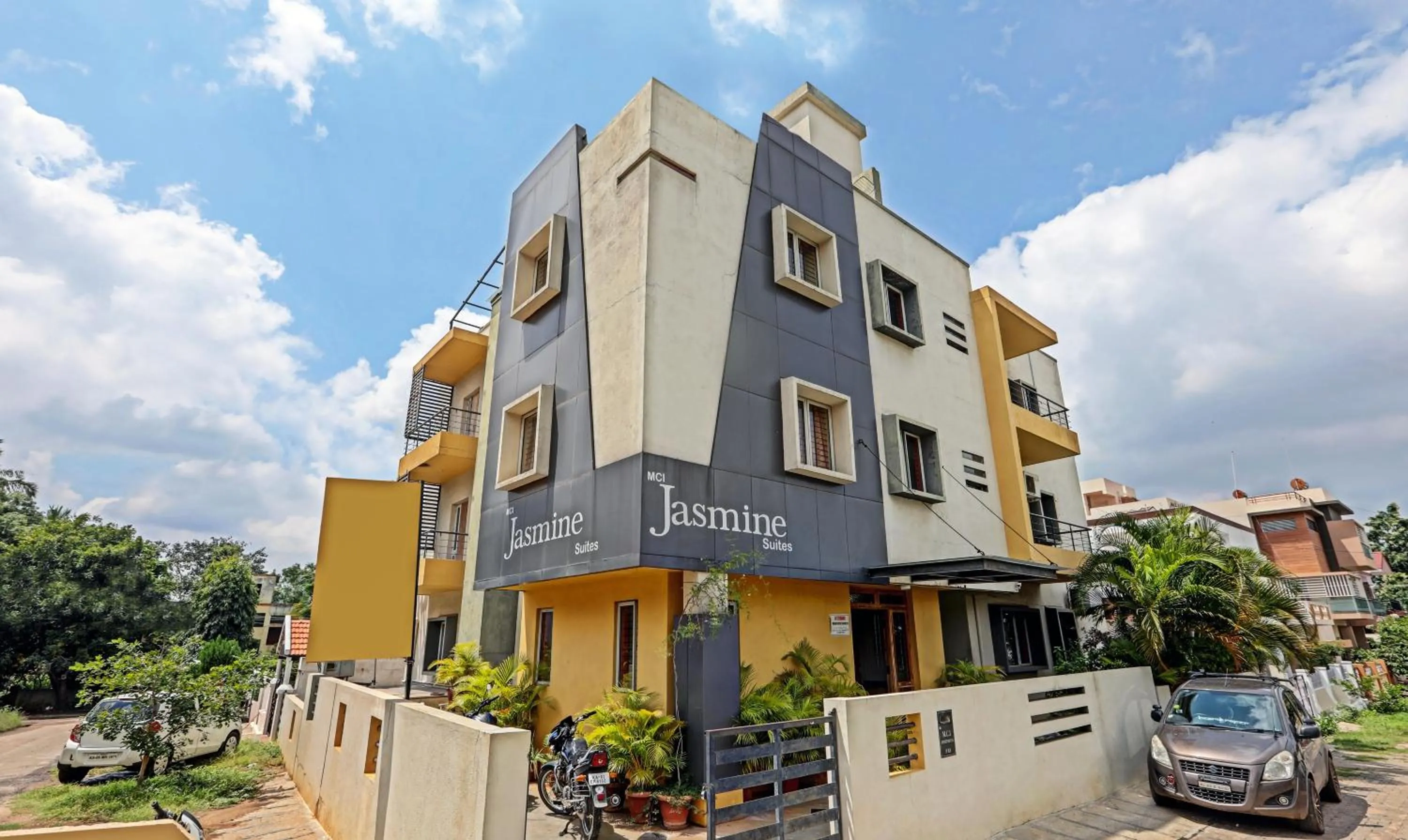 Property building in Itsy Hotels Jasmine