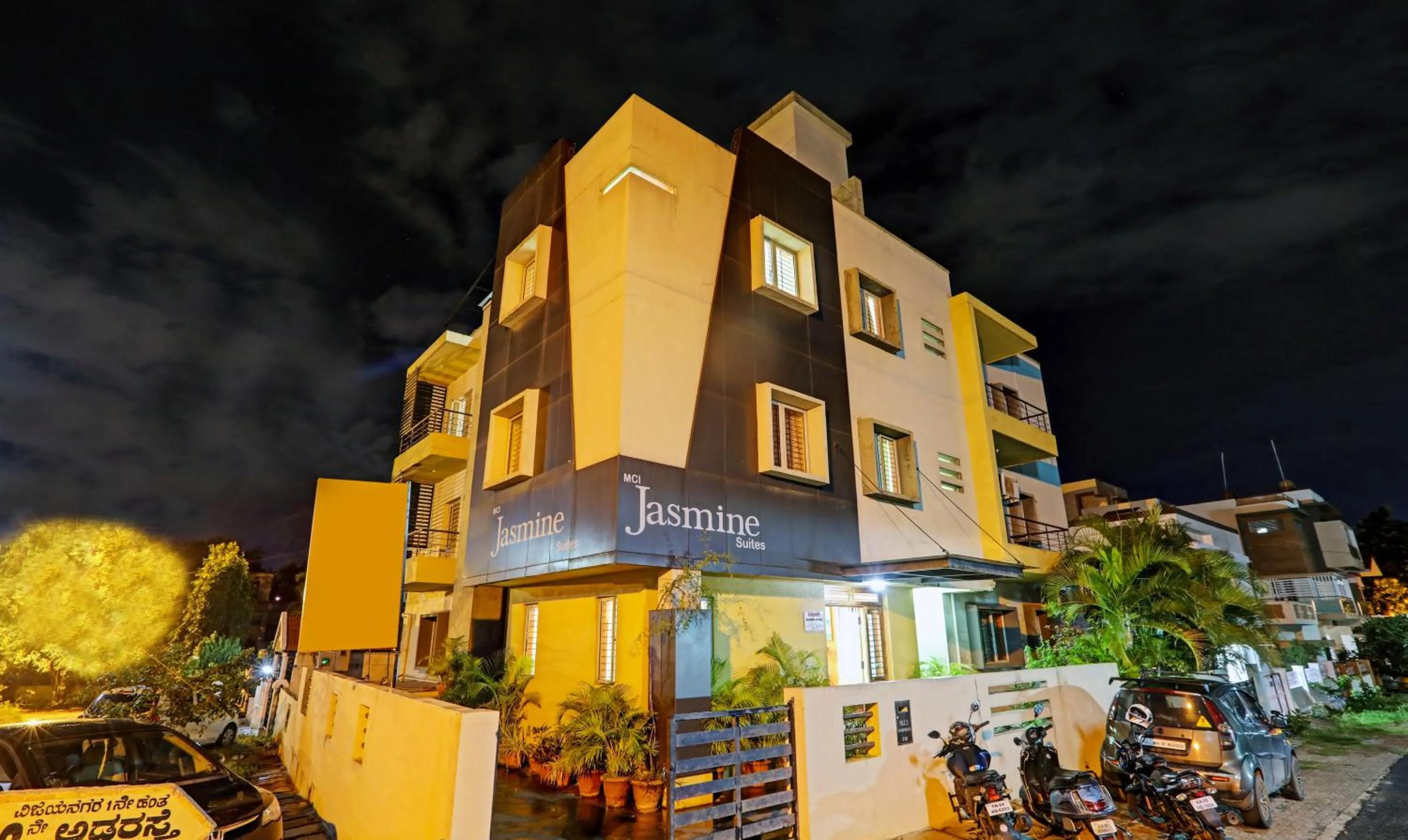 Property building in Itsy Hotels Jasmine