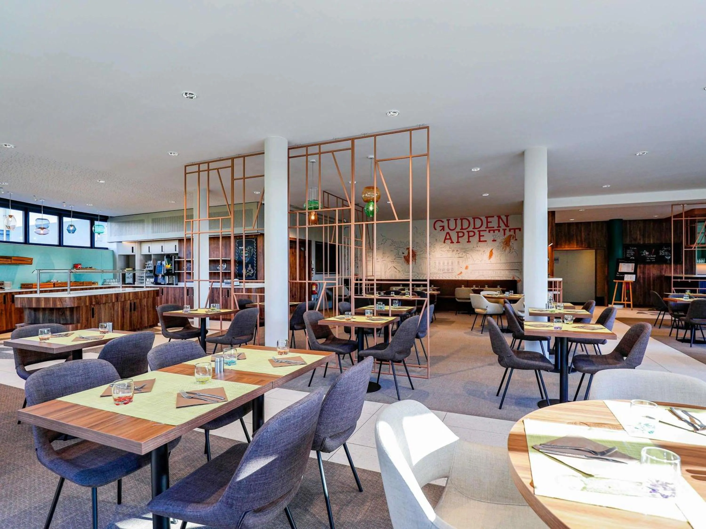 Restaurant/places to eat in Ibis Luxembourg Airport
