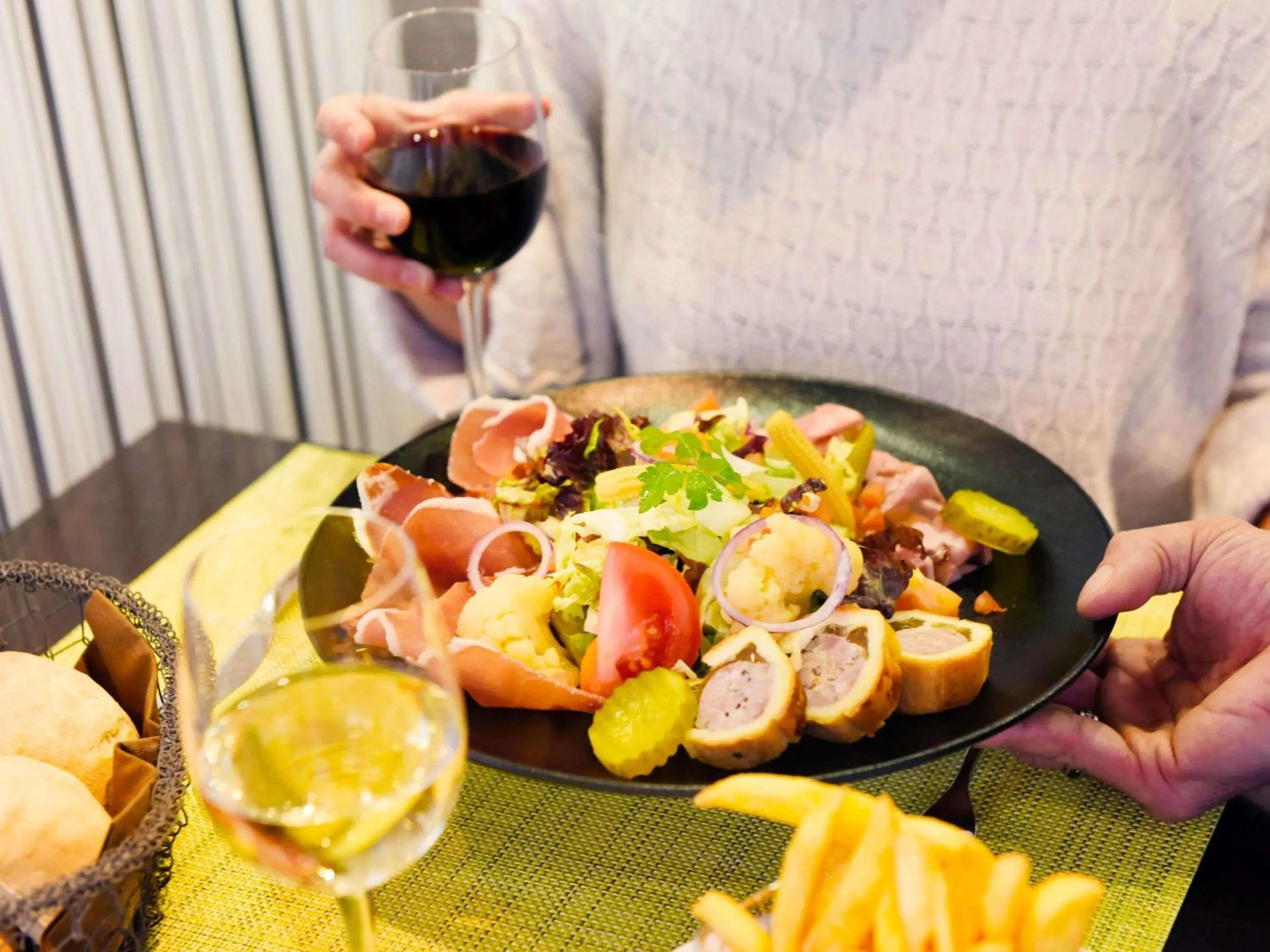 Restaurant/places to eat in Ibis Luxembourg Airport