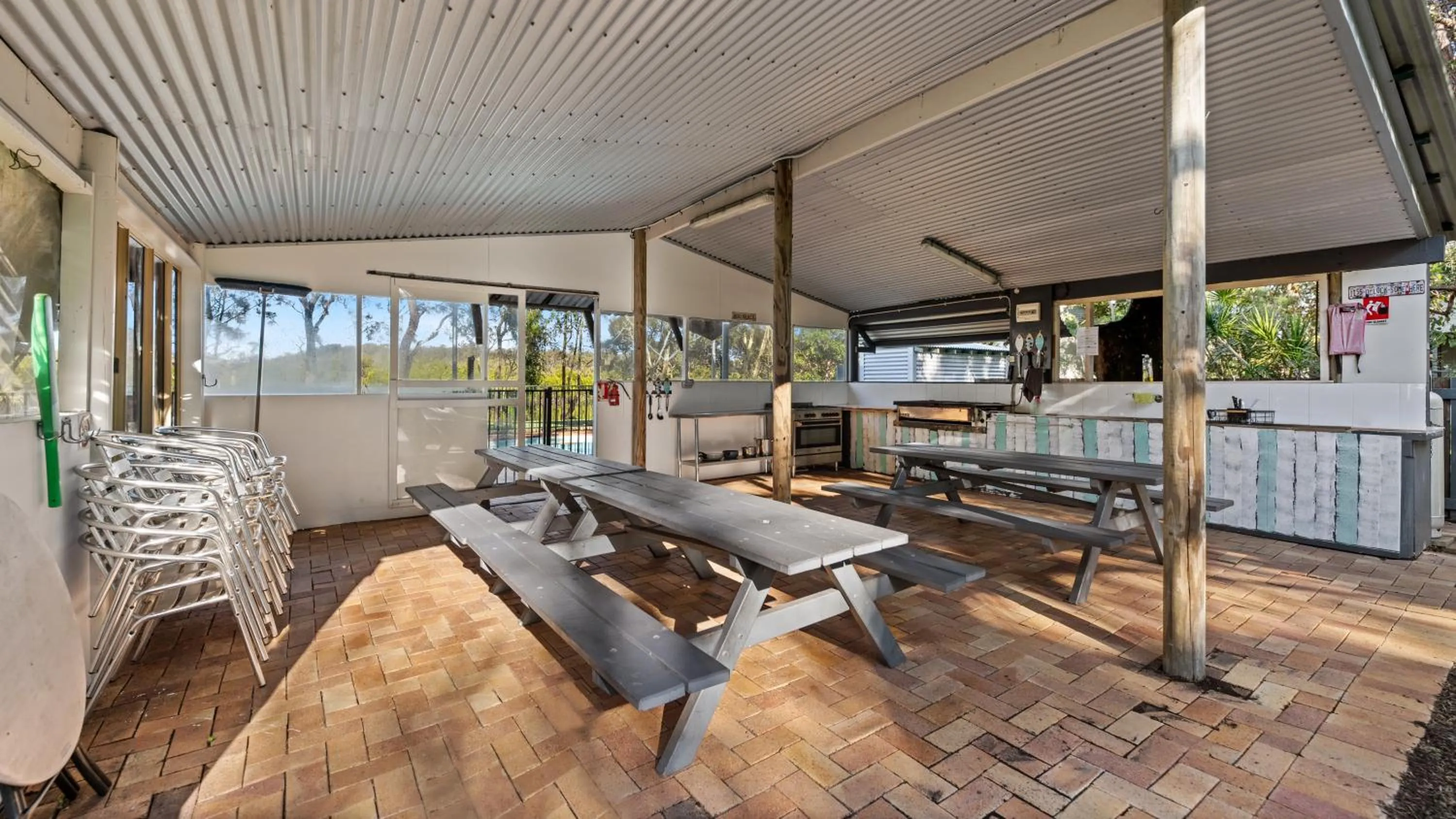 Communal kitchen in Wooli River Lodges