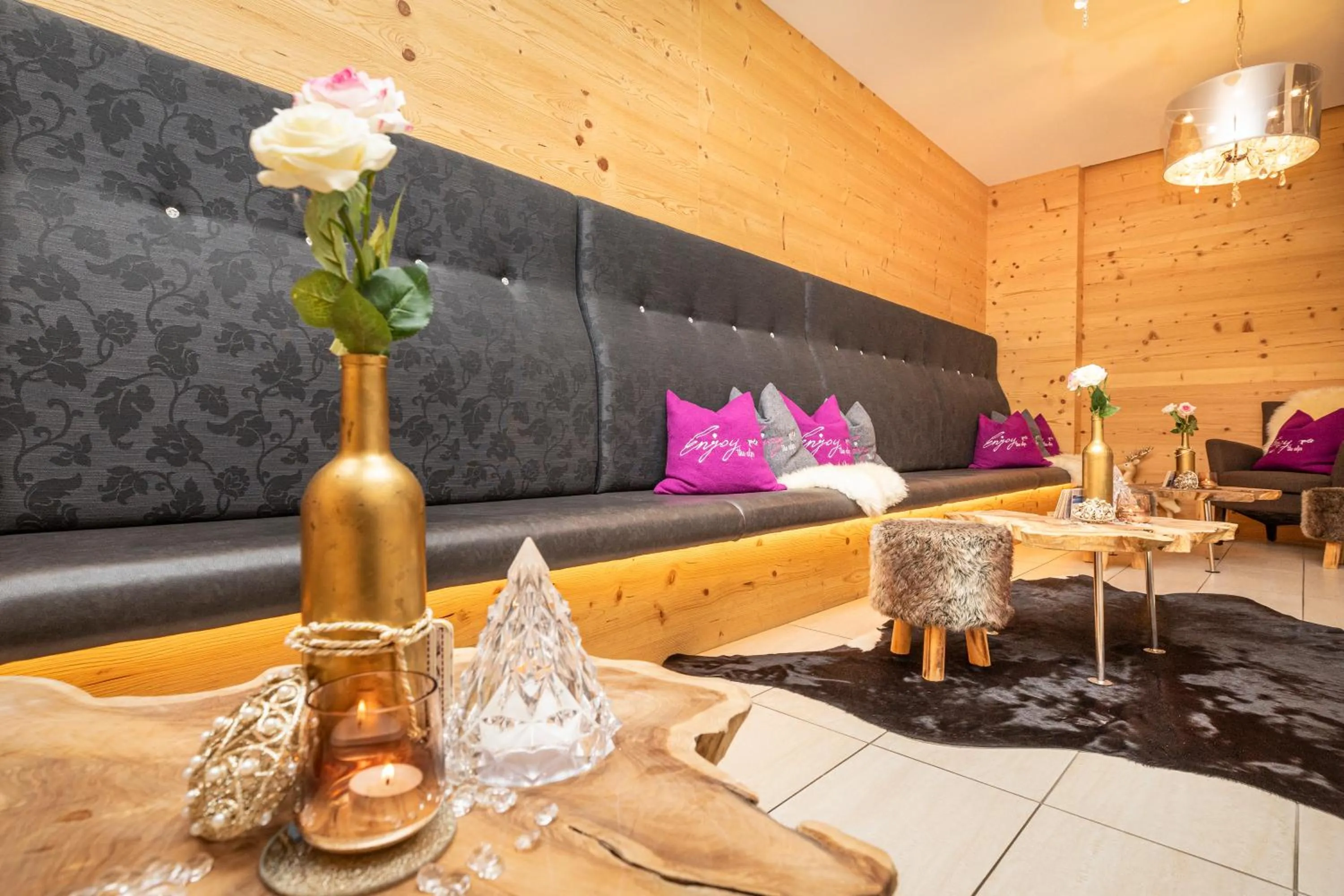 Communal lounge/ TV room in Enjoy The Alps