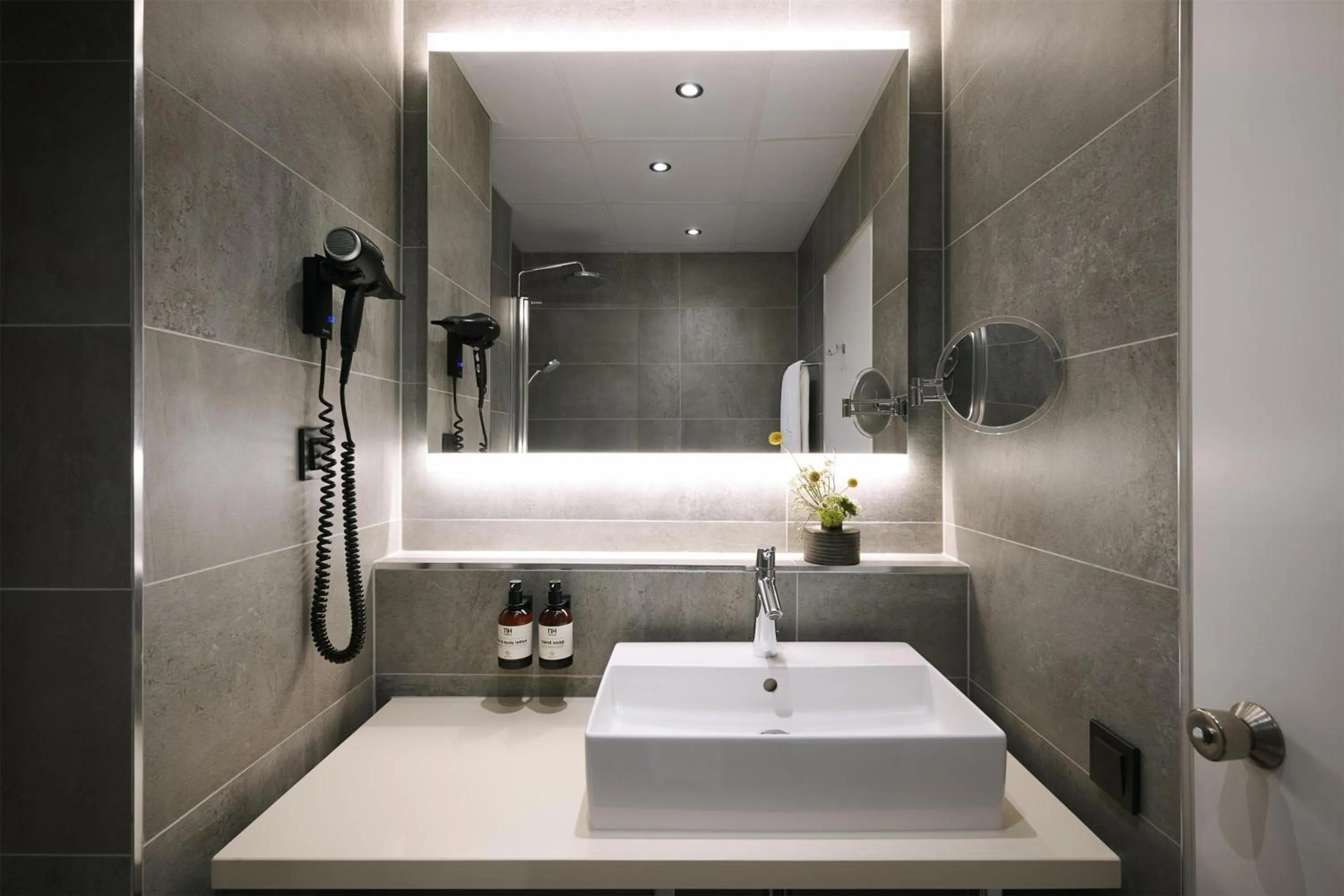 Bedroom in NH Luxembourg Airport