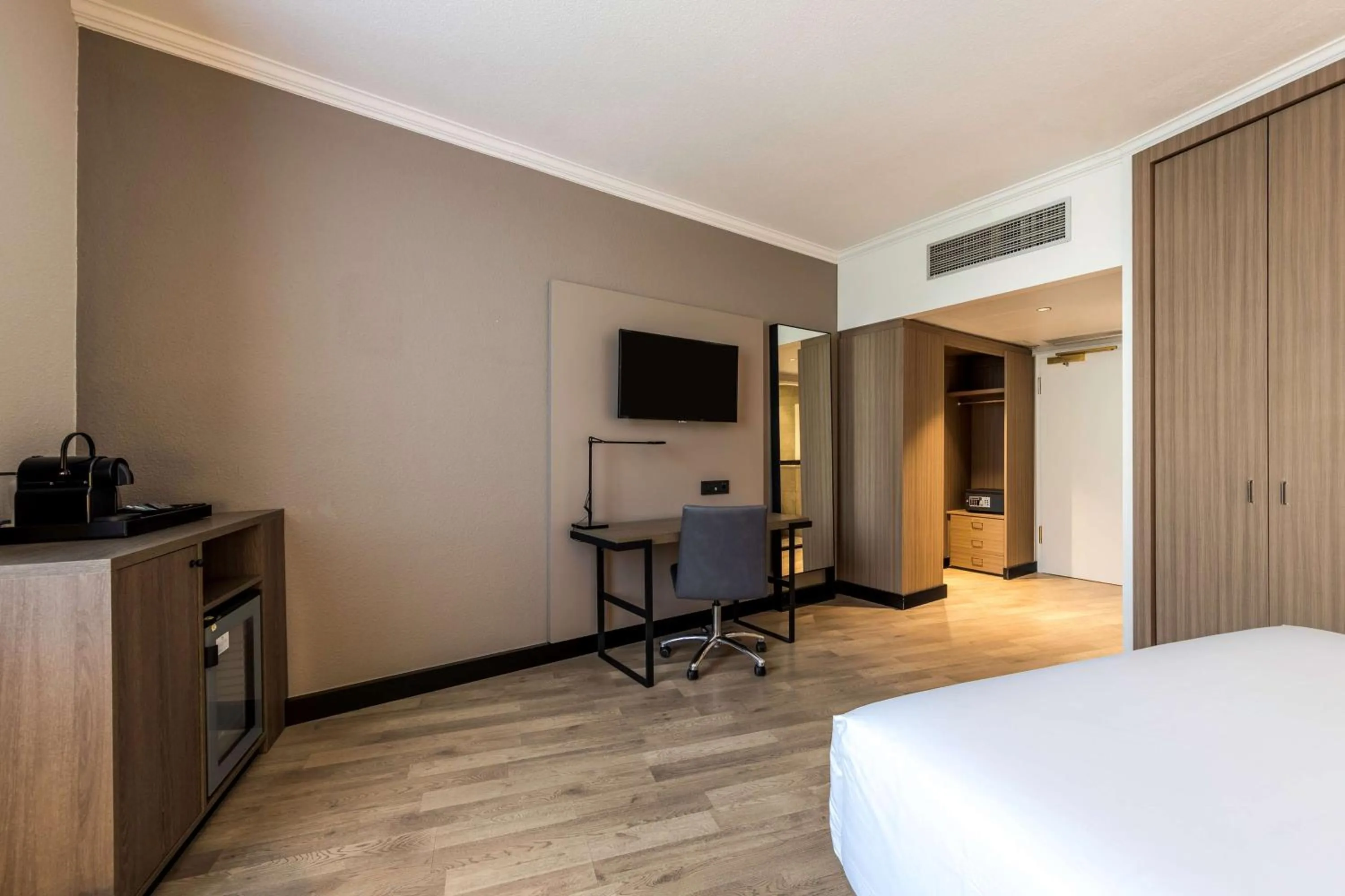 Bedroom, Bed in NH Luxembourg Airport