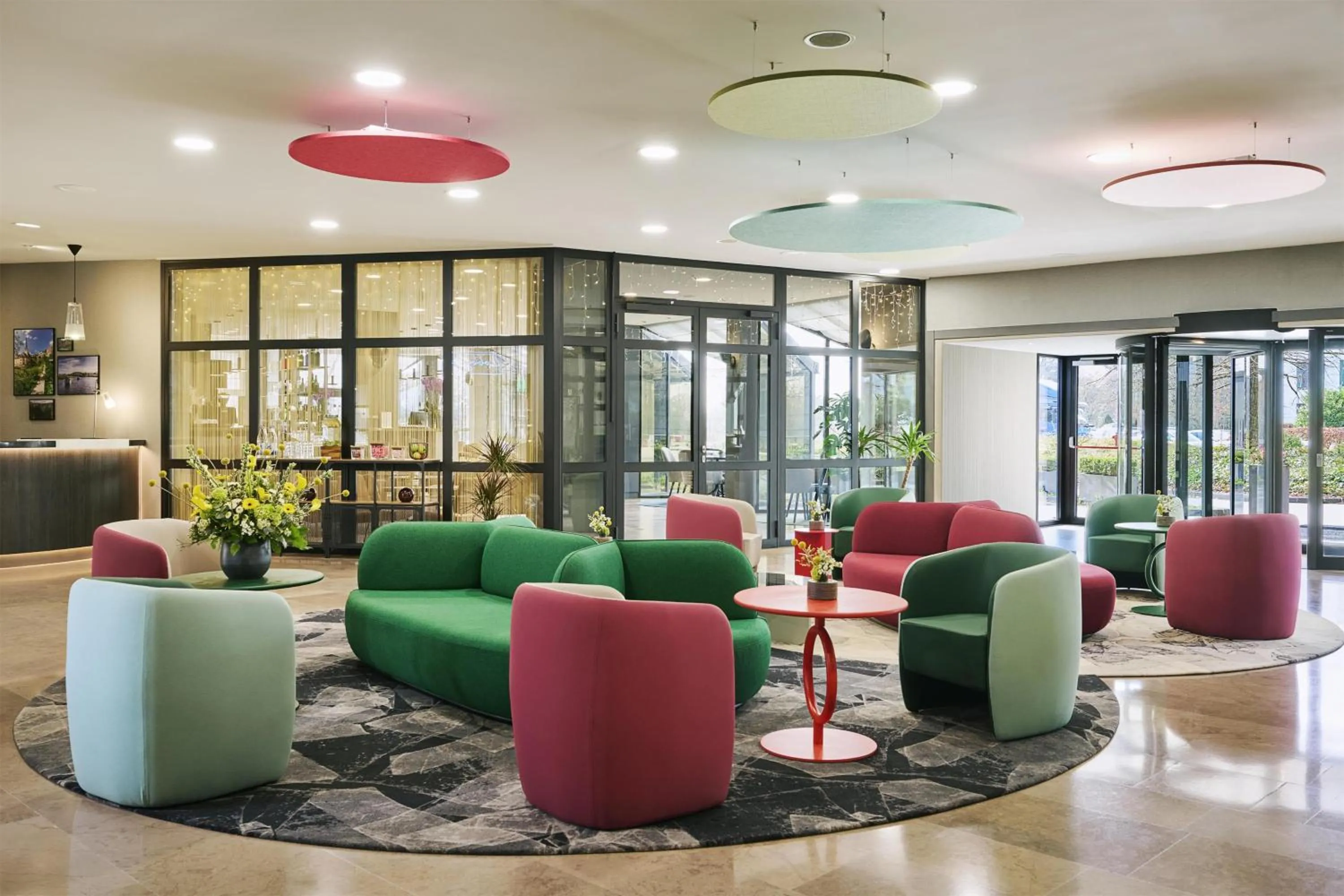 Lobby or reception in NH Luxembourg Airport