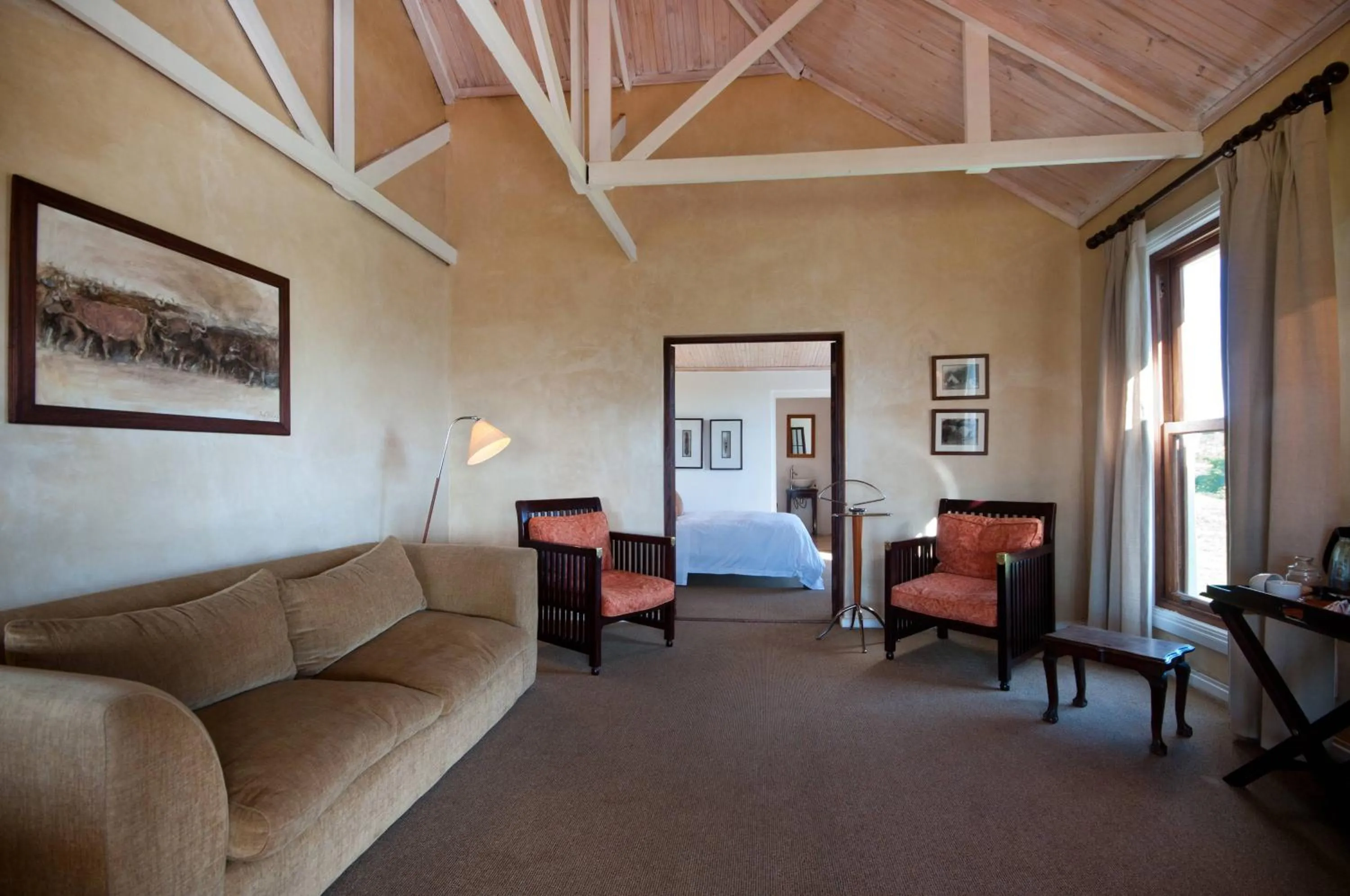 Living room in Leeuwenbosch Shearers Lodge - Amakhala Game Reserve