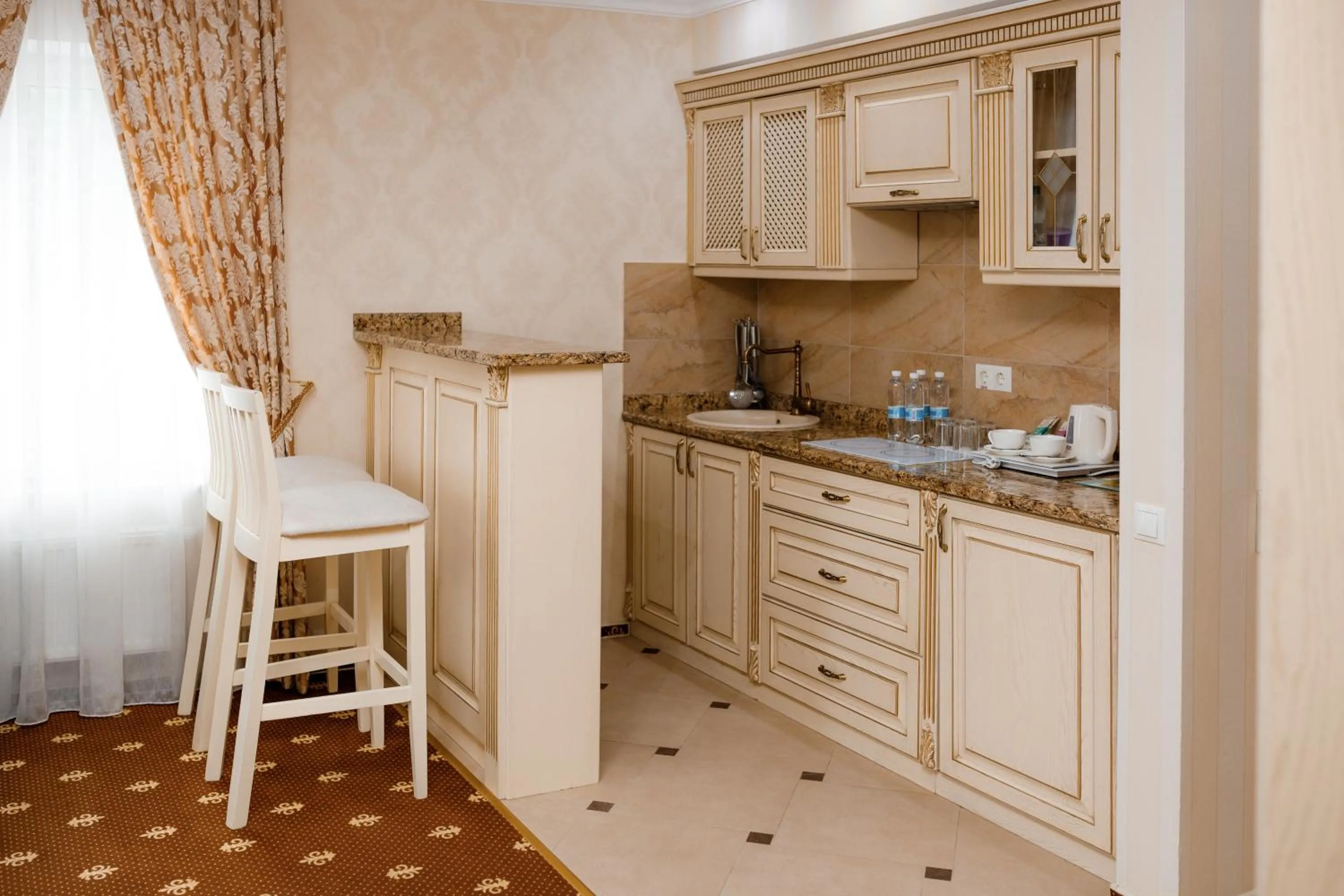 Kitchen or kitchenette in Chevalier Hotel & SPA