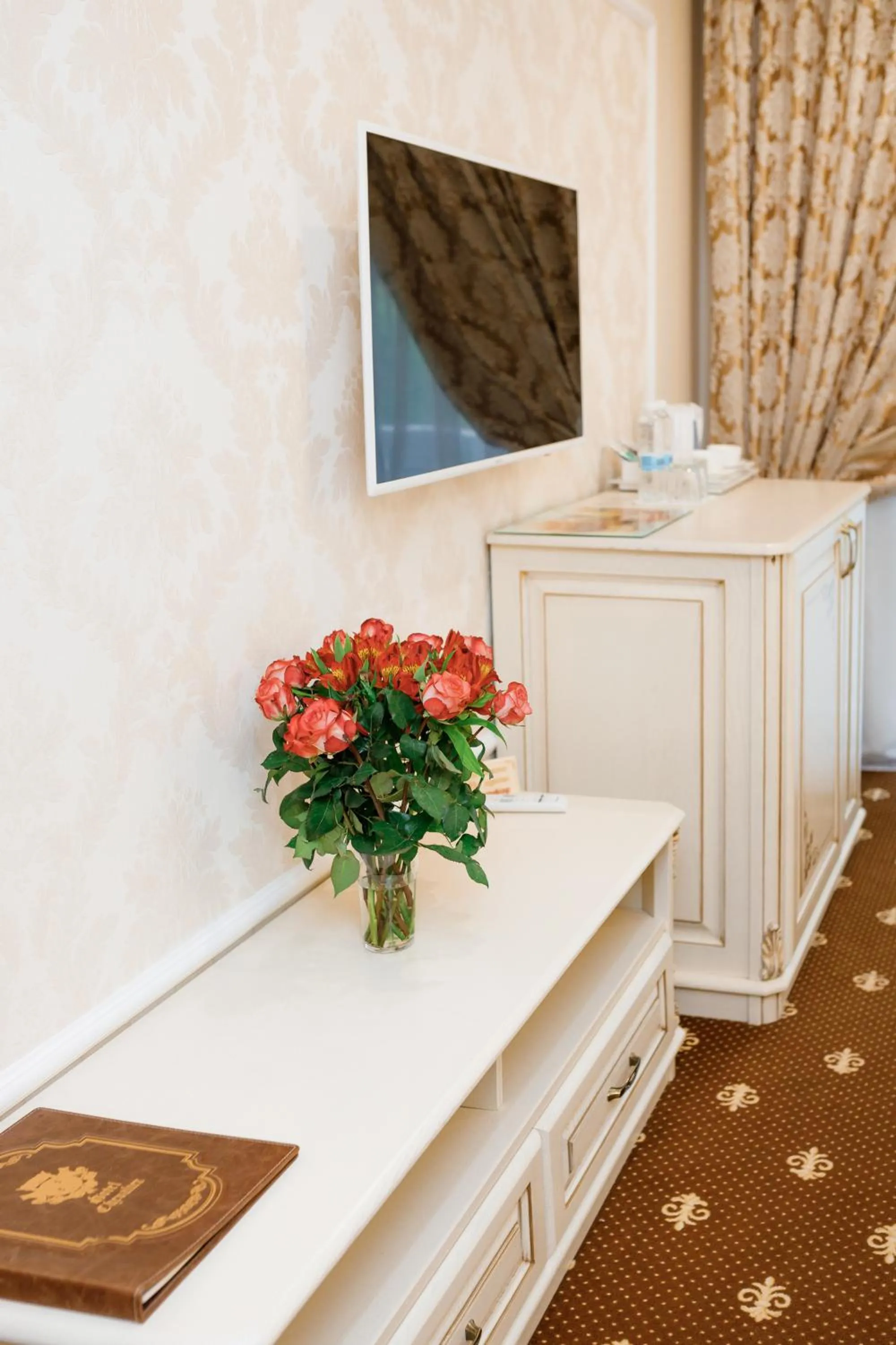 TV and multimedia in Chevalier Hotel & SPA