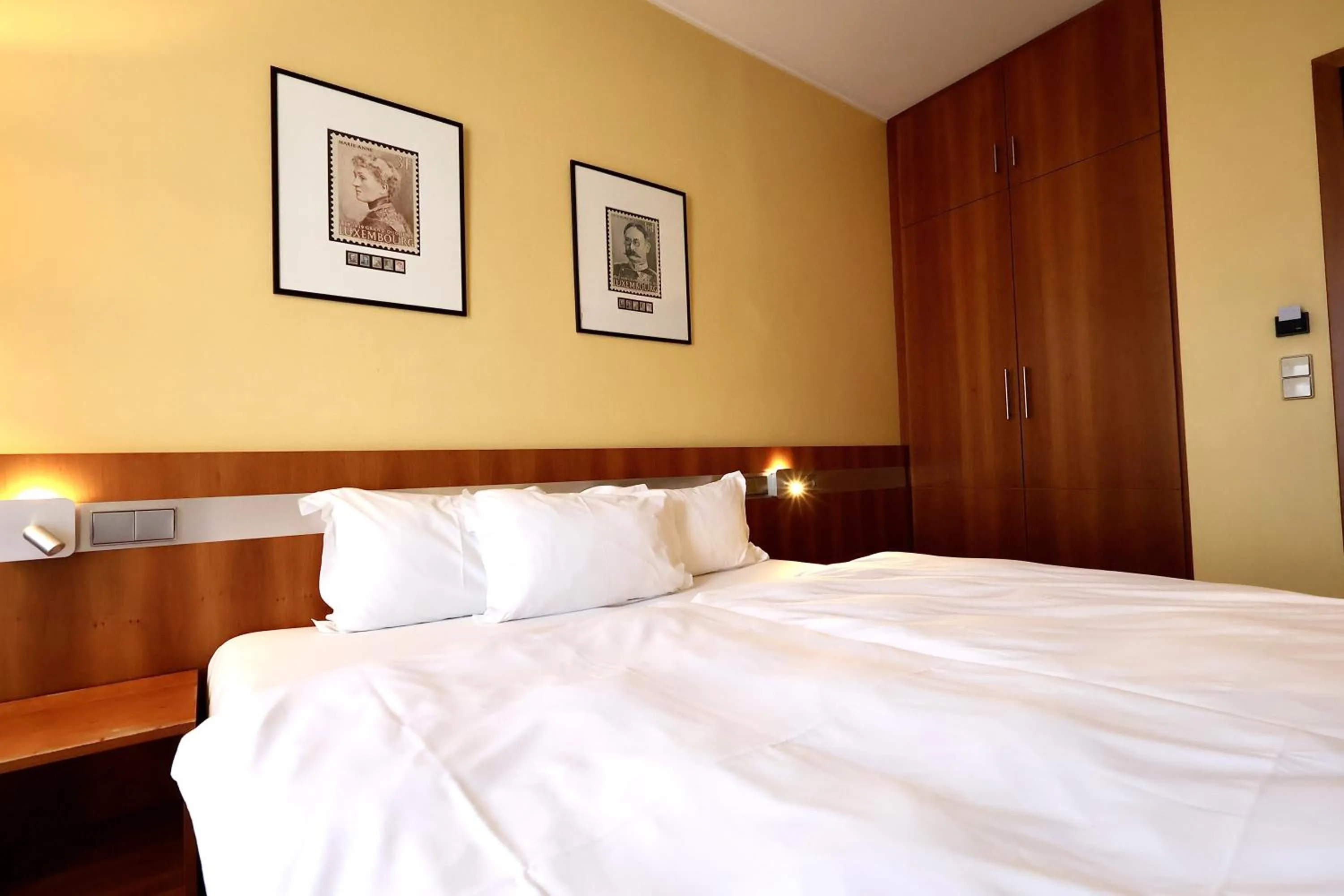 Bed in HOTEL de la POSTE