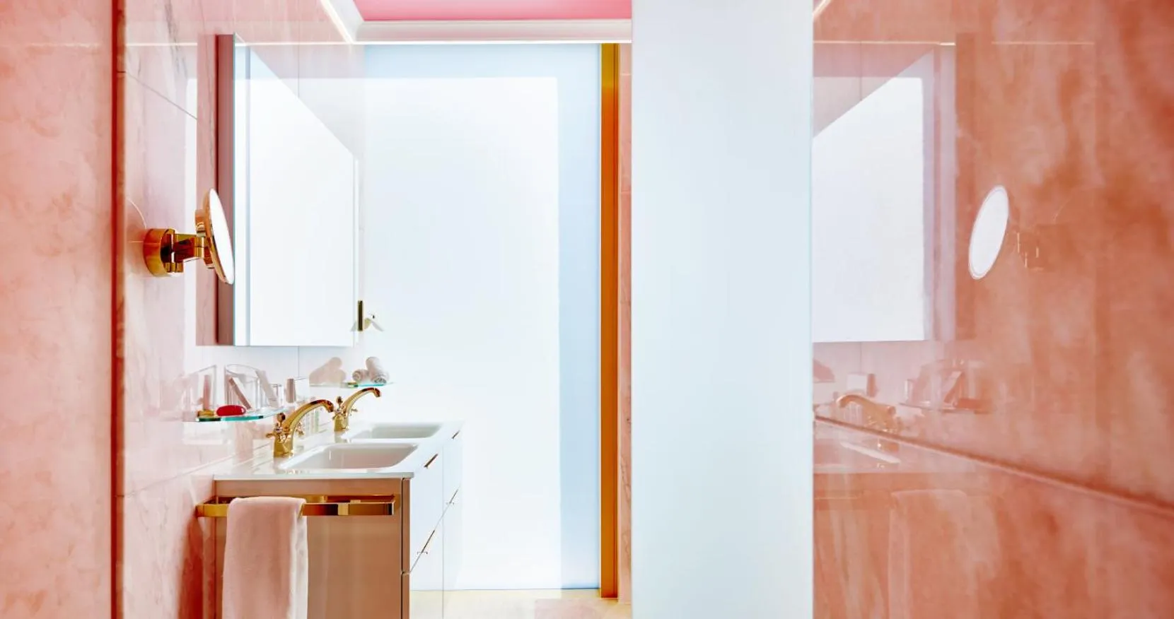 Casino 2000 - Adult Guests Only