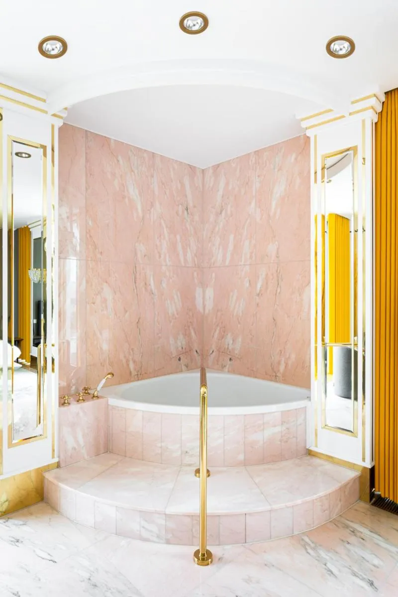 Casino 2000 - Adult Guests Only