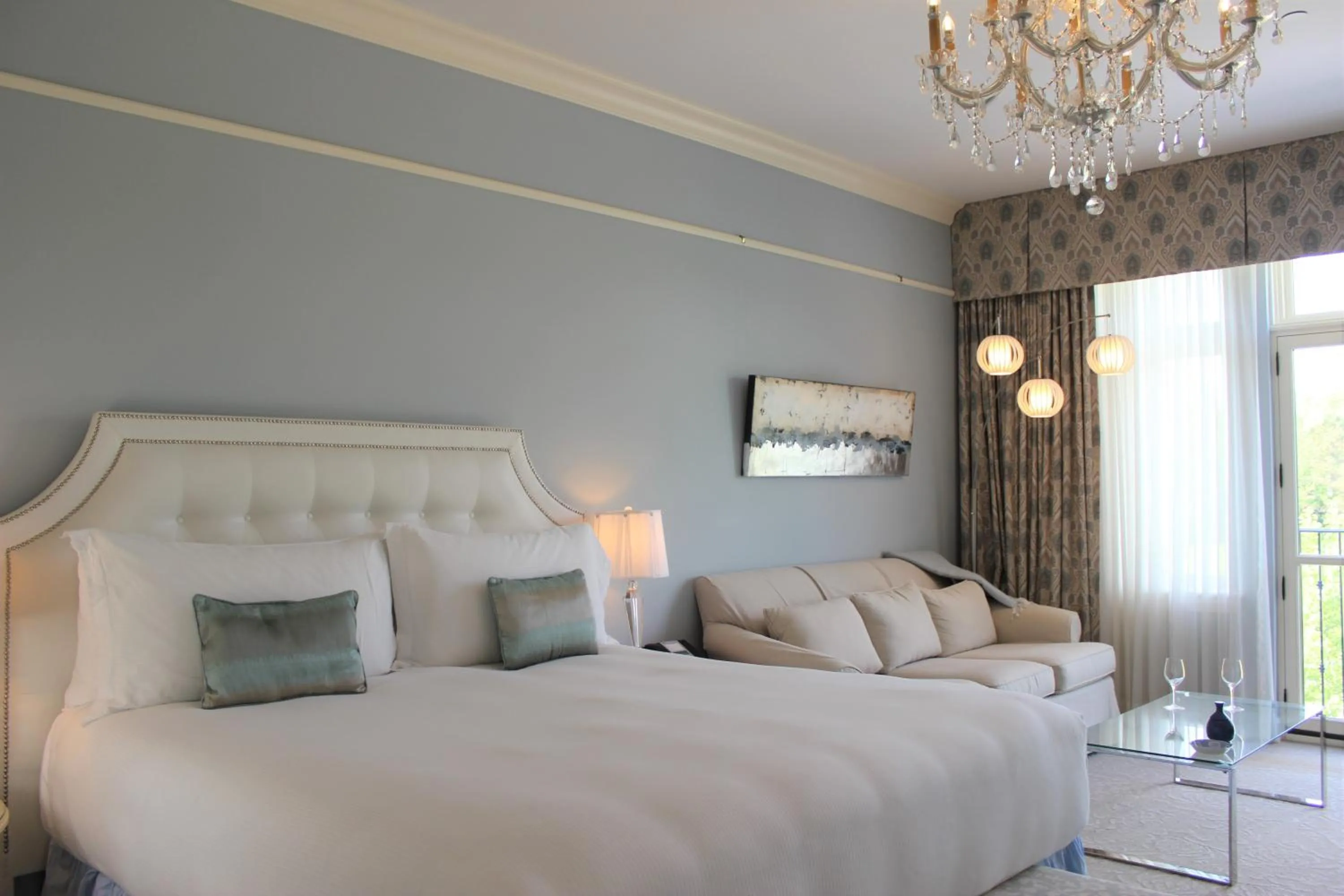 Bedroom in The Bruce Hotel