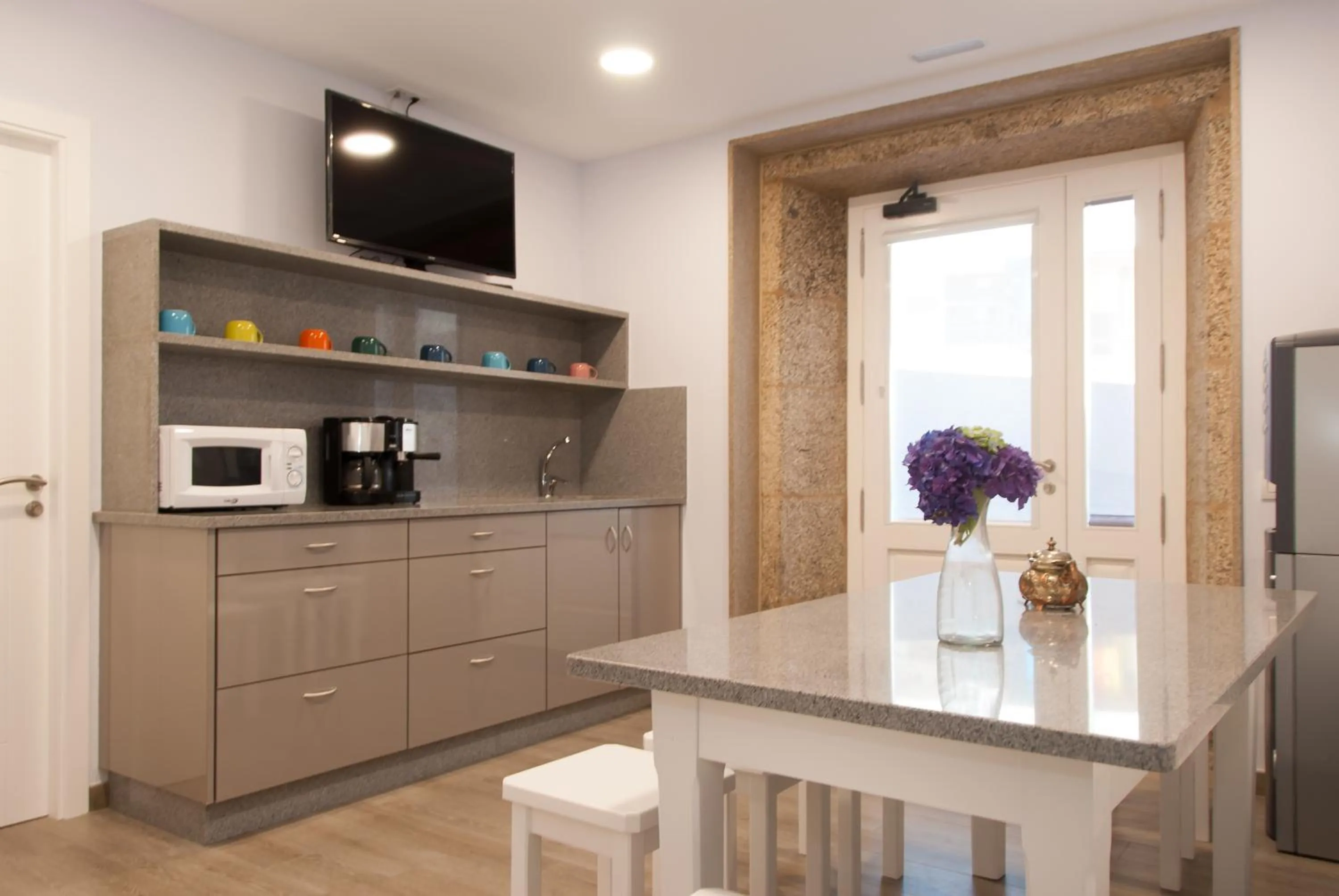 Communal lounge/ TV room in Albergue Linares