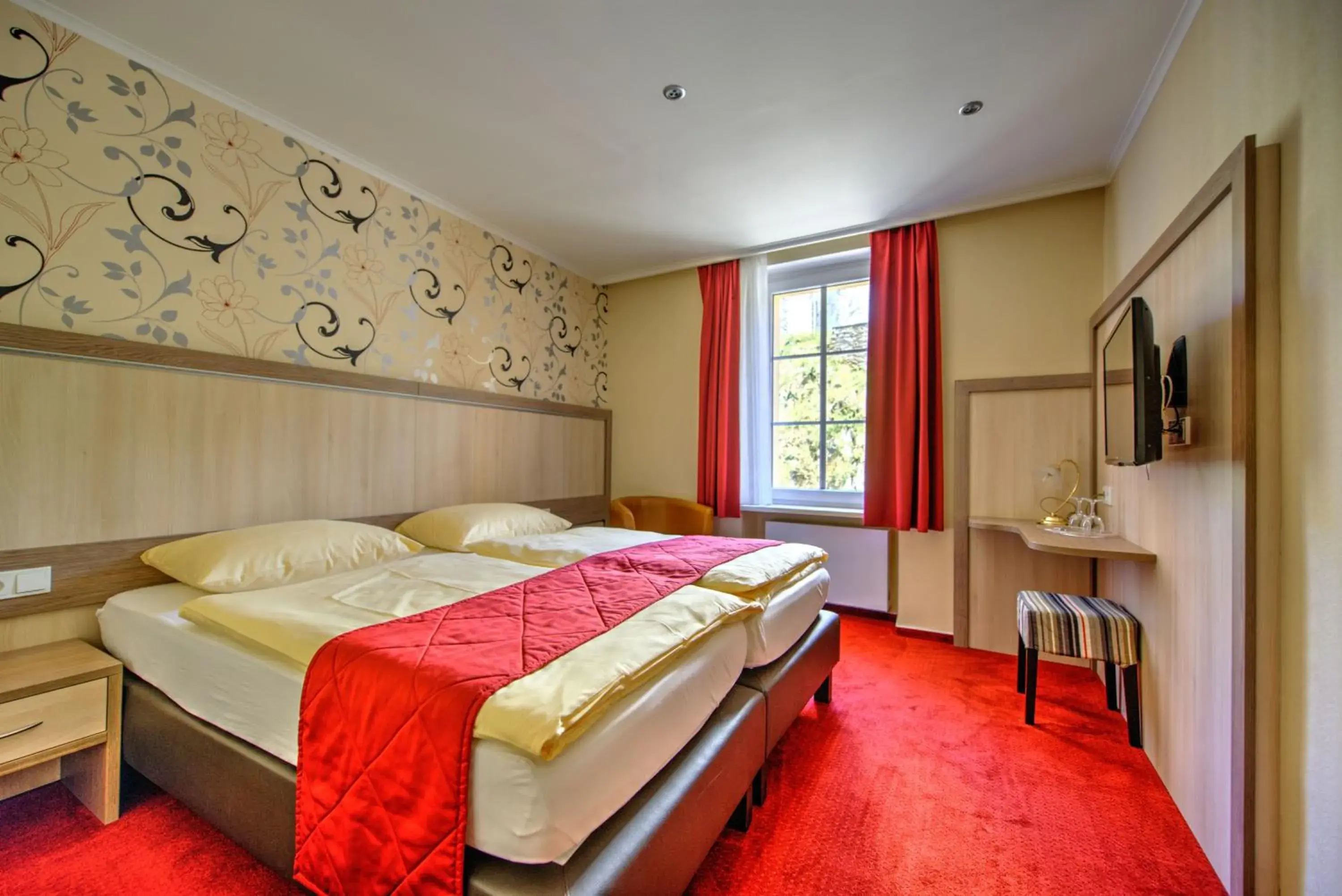 Classic Double Room with Spa Access in Hotel du Commerce - Restaurant La Table de Clervaux Classic Double Room with Spa Access in Hotel du Commerce - Restaurant La Table de Clervaux
