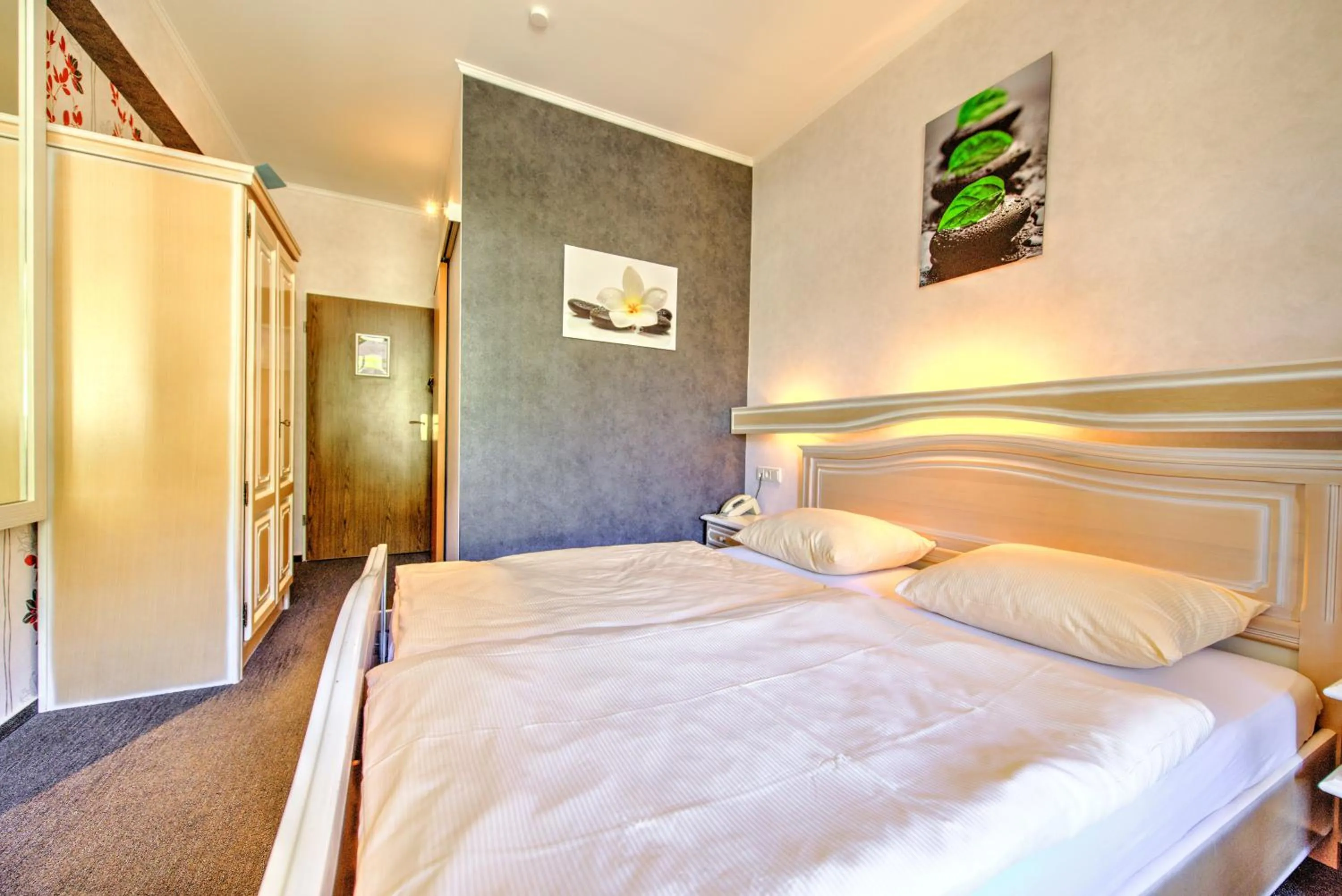 Bed in Hotel du Commerce - Restaurant La Table de Clervaux