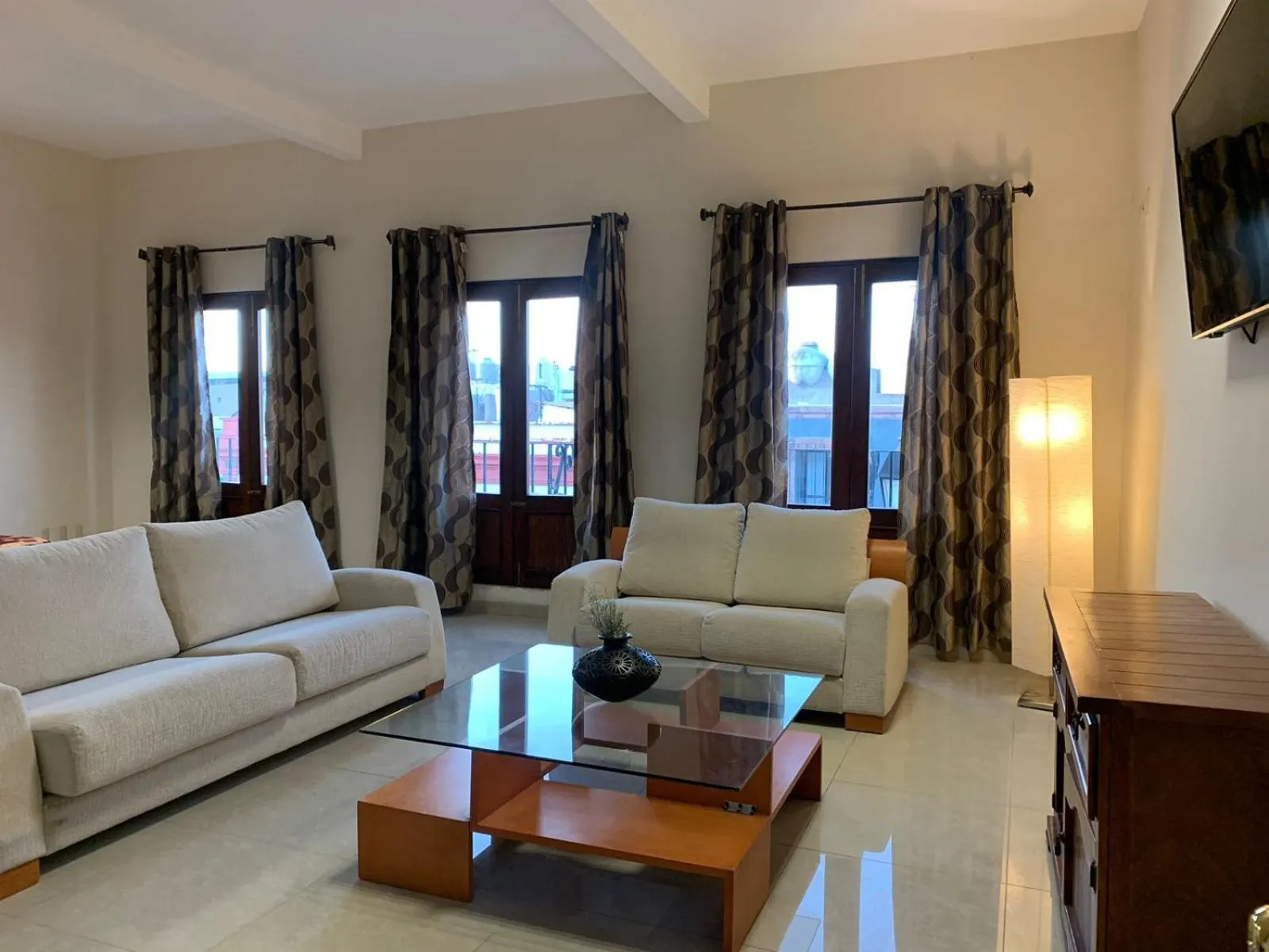 TV and multimedia in Cinco de Mayo Hotel