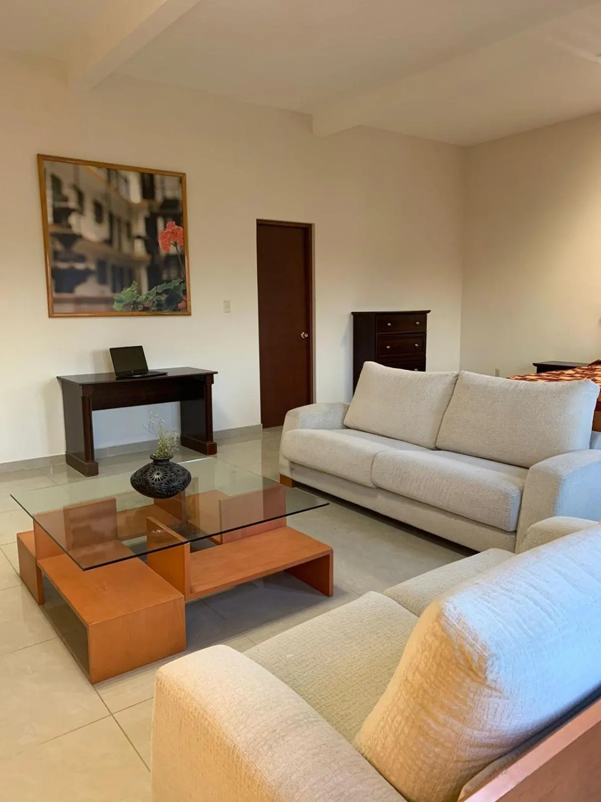 Living room in Cinco de Mayo Hotel