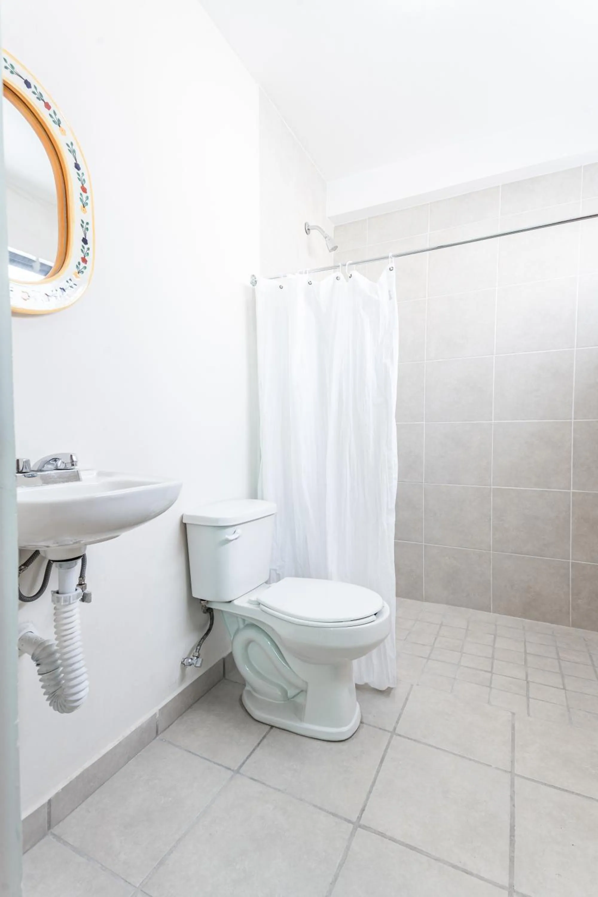 Bathroom in Cinco de Mayo Hotel