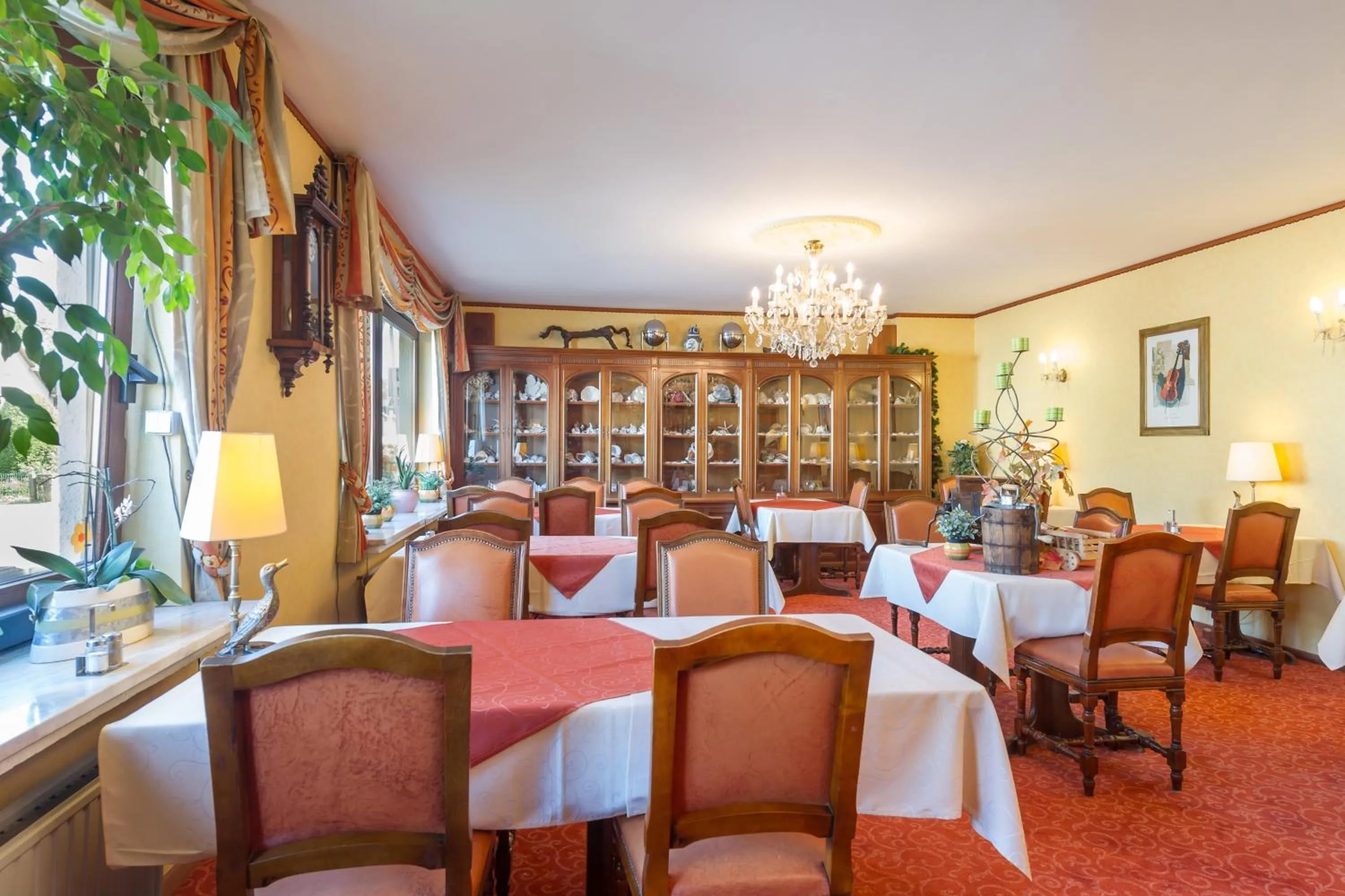 Restaurant/places to eat in Hostellerie Val Fleuri