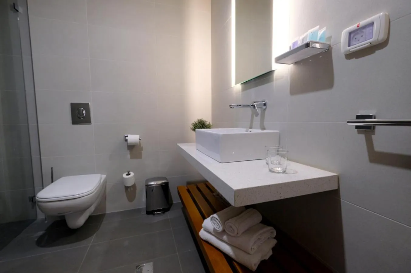 Bathroom in Scots House Hotel