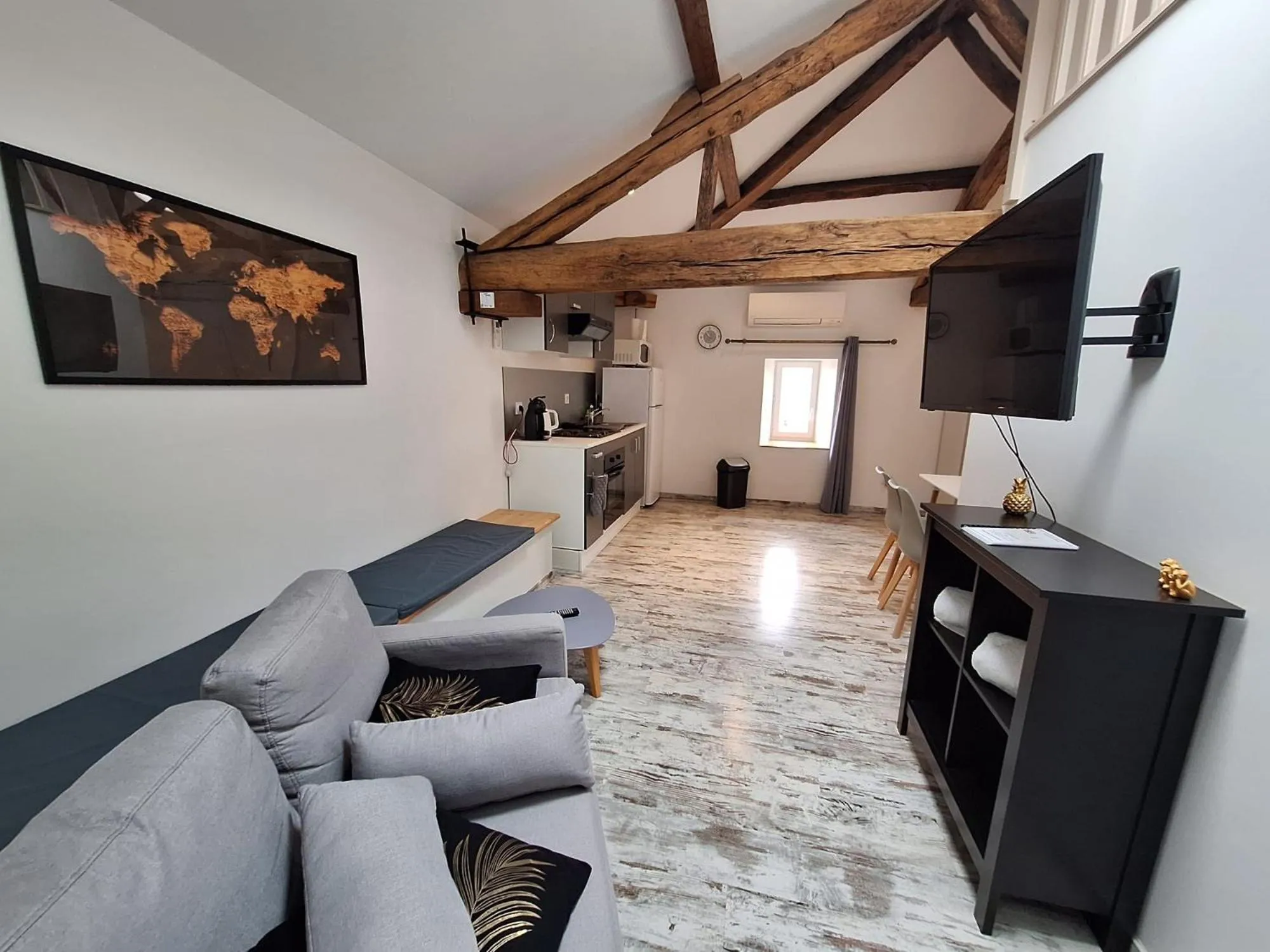 Living room in Chambres d'Hôtes Château Pierre de Montignac