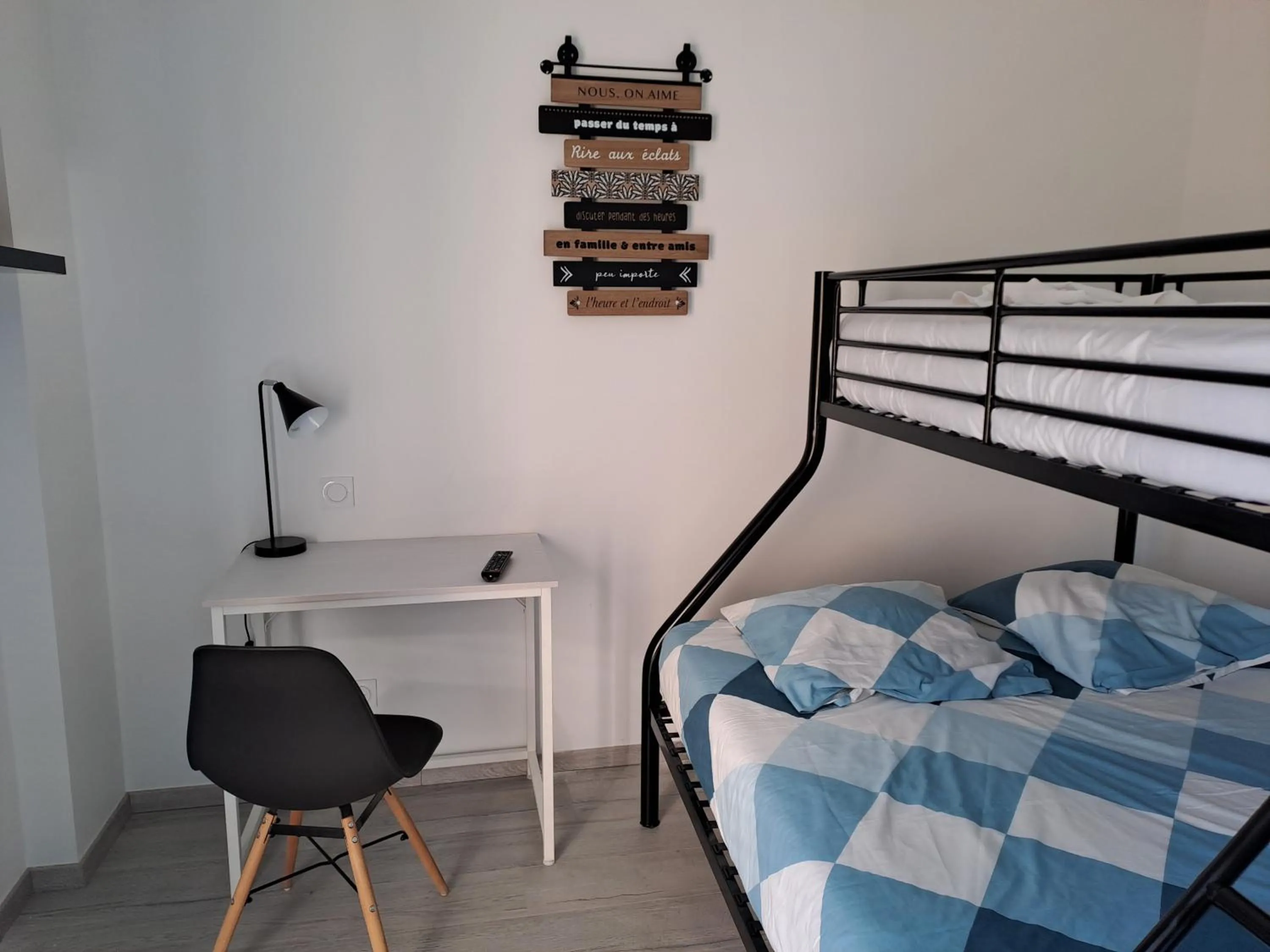 bunk bed, Bed in Chambres d'Hôtes Château Pierre de Montignac