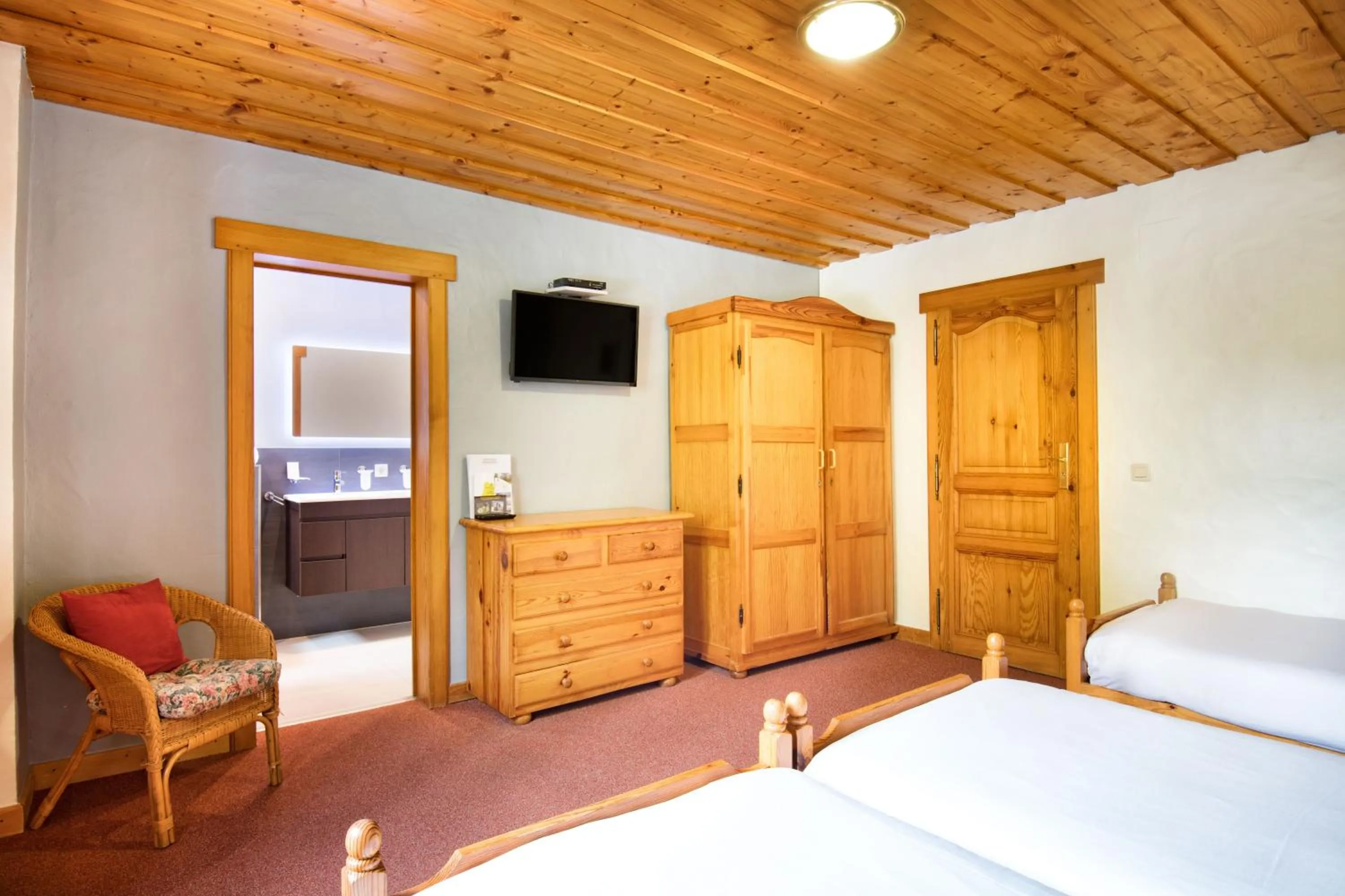 Photo of the whole room, Bed in Domaine du Moulin d'Asselborn