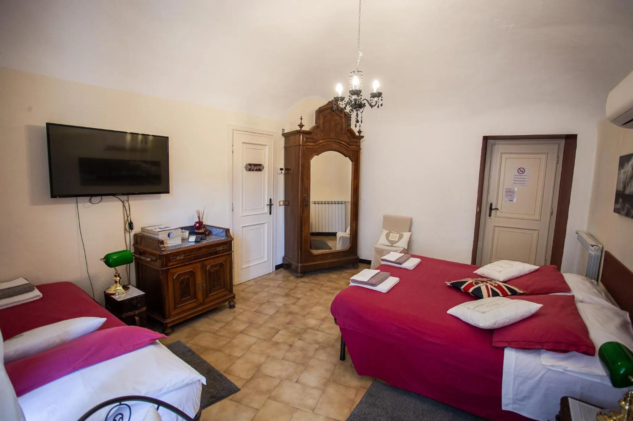 Photo of the whole room, Bed in Antico Pozzo Bed and Breakfast