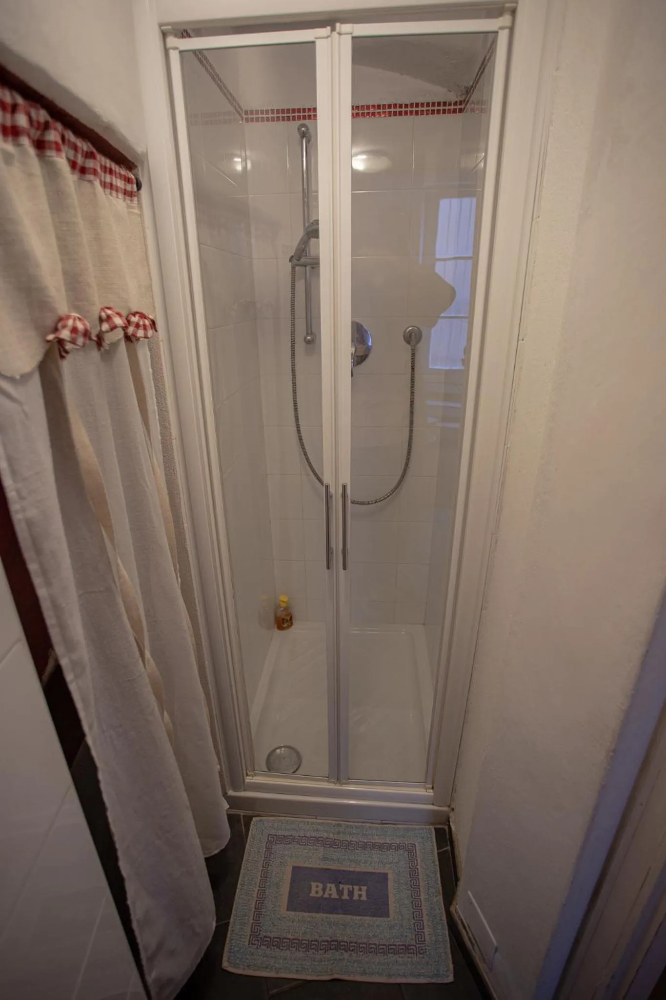 Shower in Antico Pozzo Bed and Breakfast