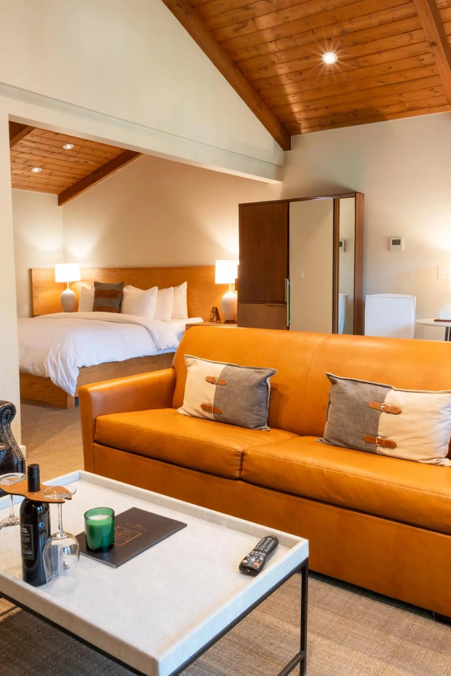 Living room, Bed in CALAMIGOS RANCH Resort & Spa