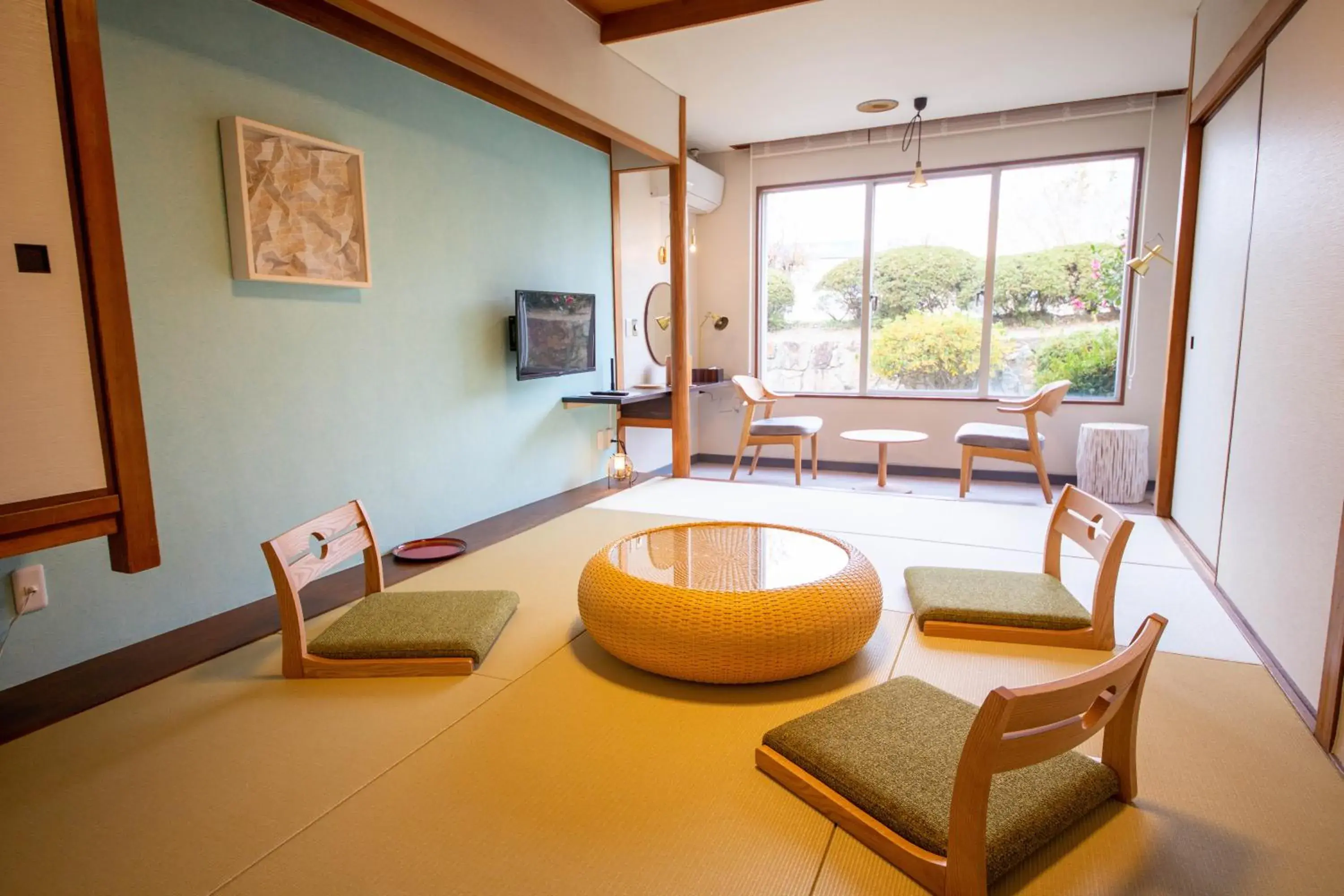 Japanese-Style Room with Private Bathroom and Mountain View in Tenku Hotel Kairo Japanese-Style Room with Private Bathroom and Mountain View in Tenku Hotel Kairo