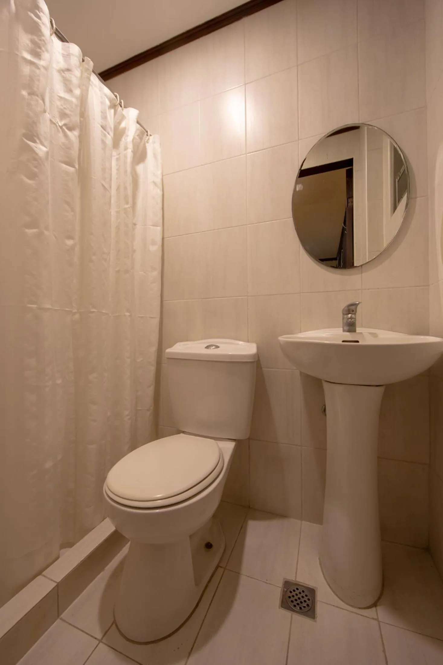 Bathroom in Rosvenil Hotel