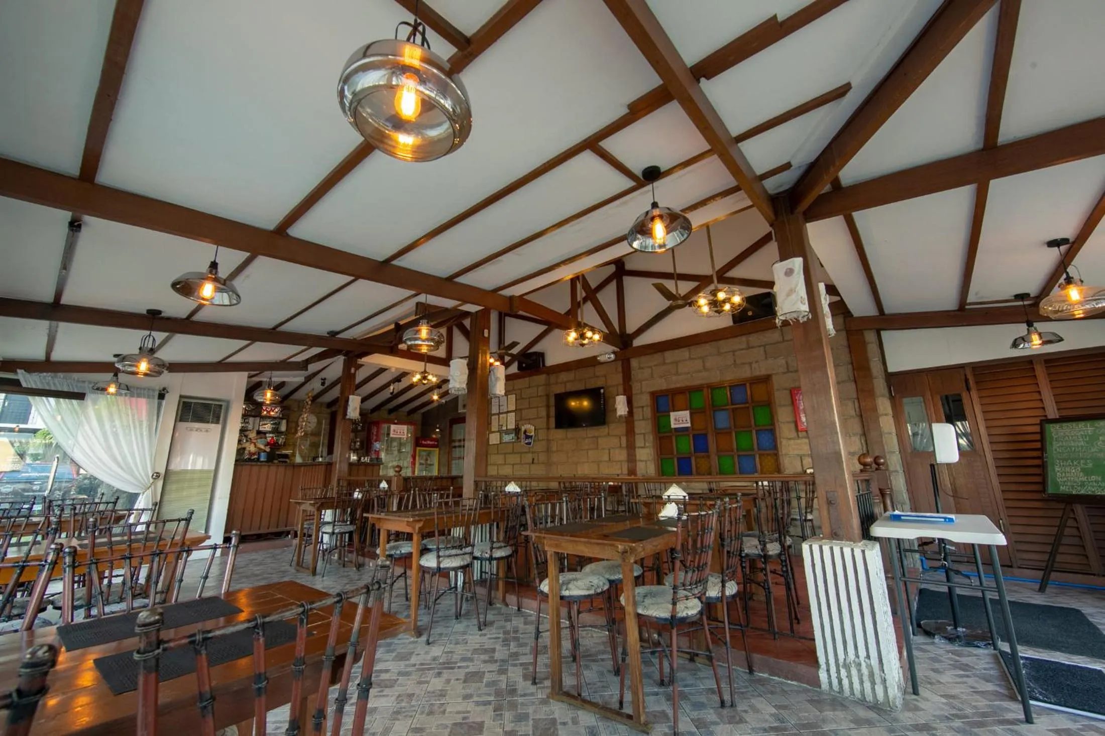 Restaurant/places to eat in Rosvenil Hotel