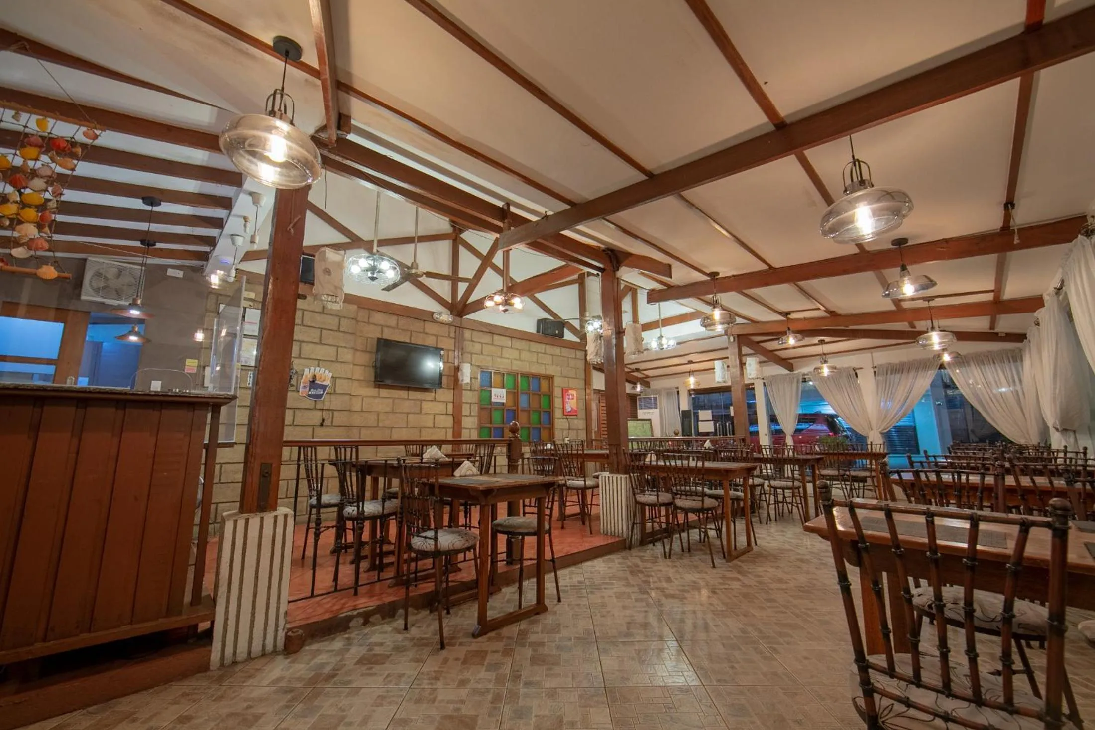 Restaurant/places to eat in Rosvenil Hotel