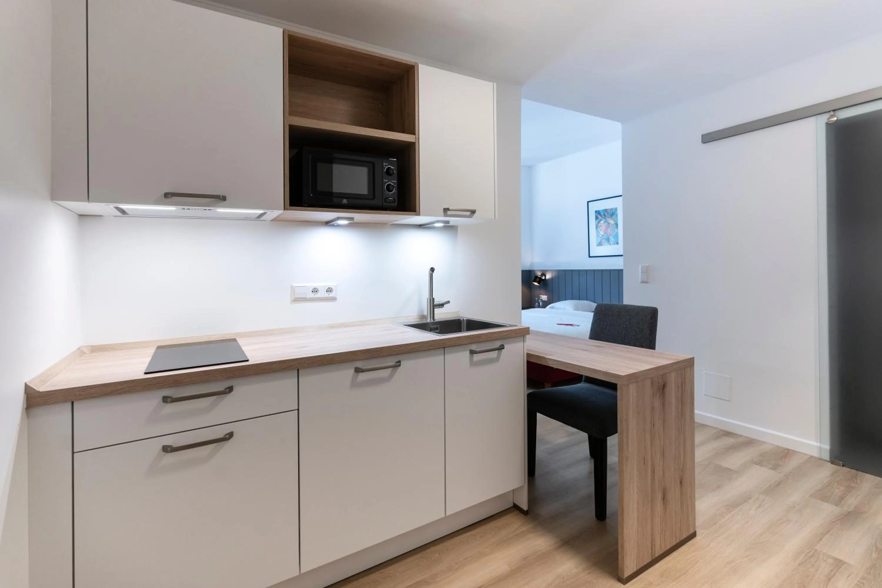 Kitchen or kitchenette in Logis Hôtel Acacia