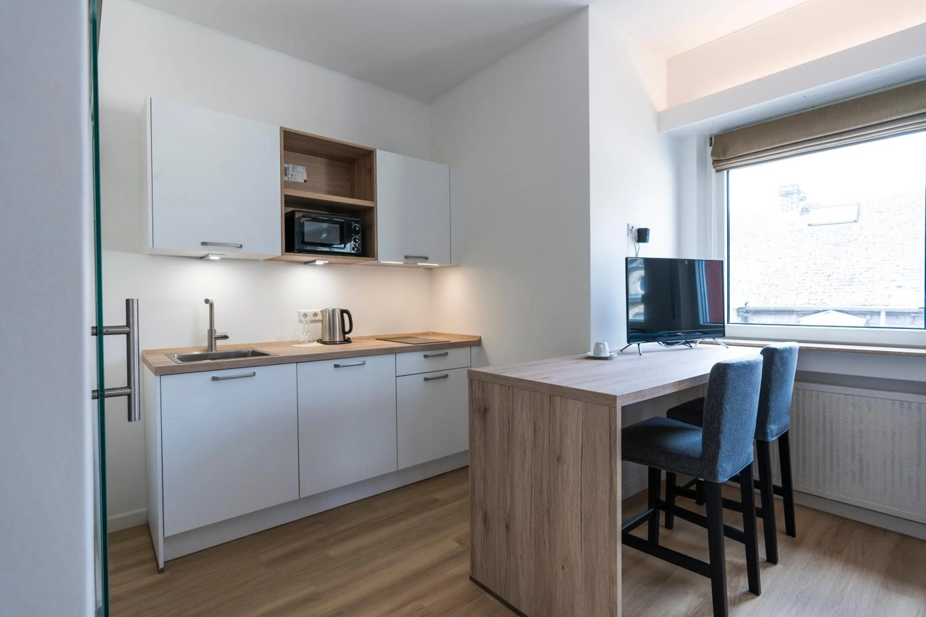 TV and multimedia in Logis Hôtel Acacia