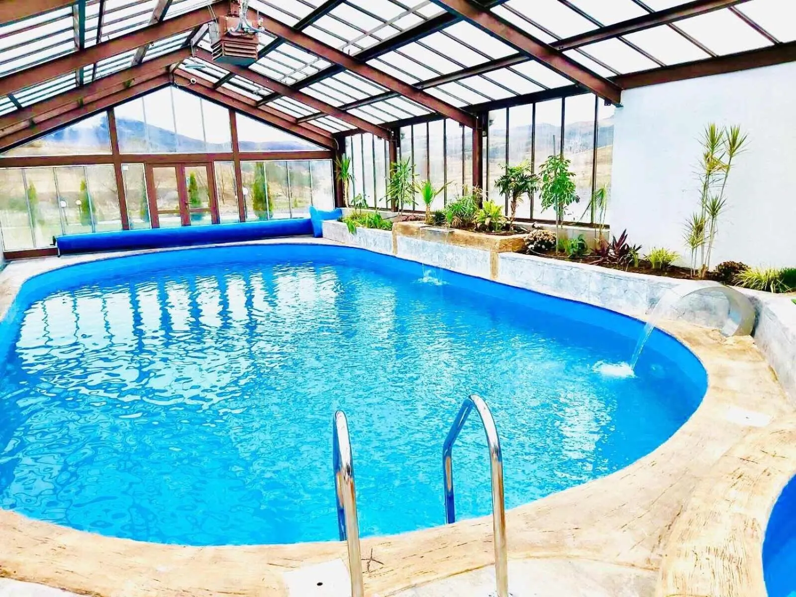 Swimming pool in Park Hotel Eagle Stone