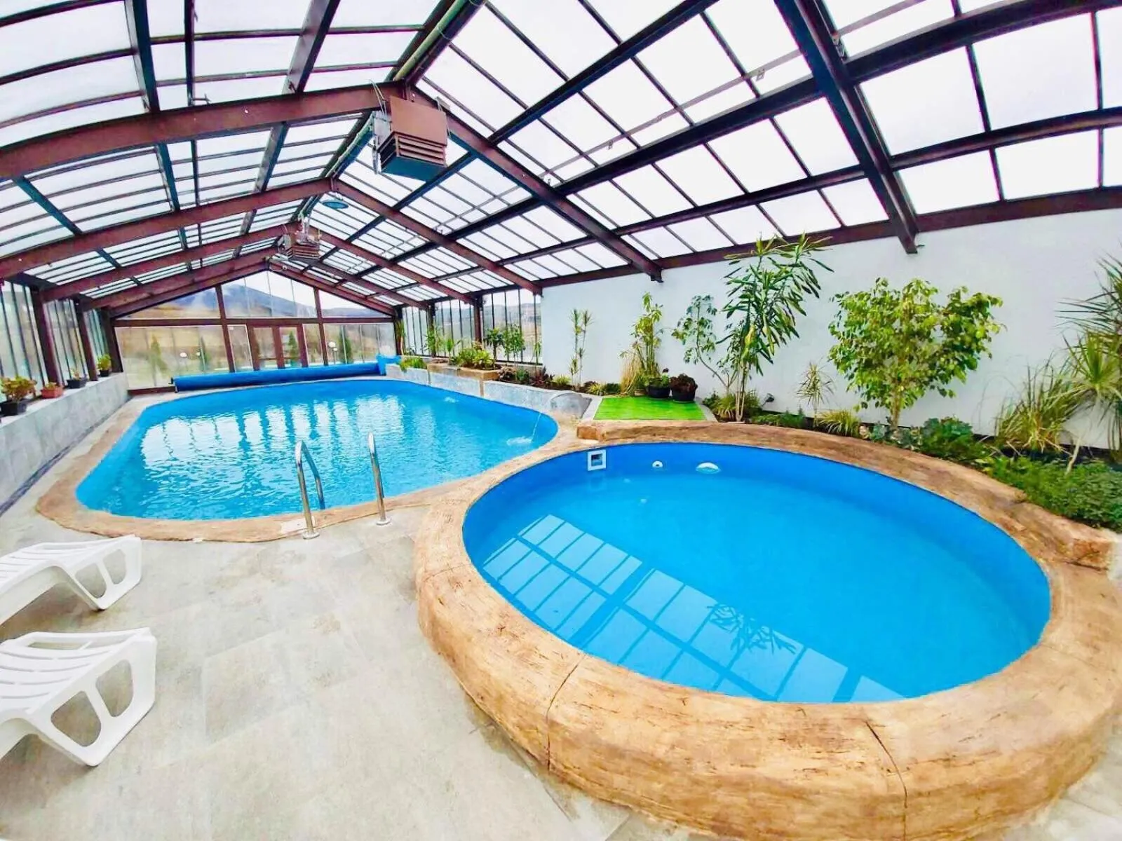 Swimming pool in Park Hotel Eagle Stone