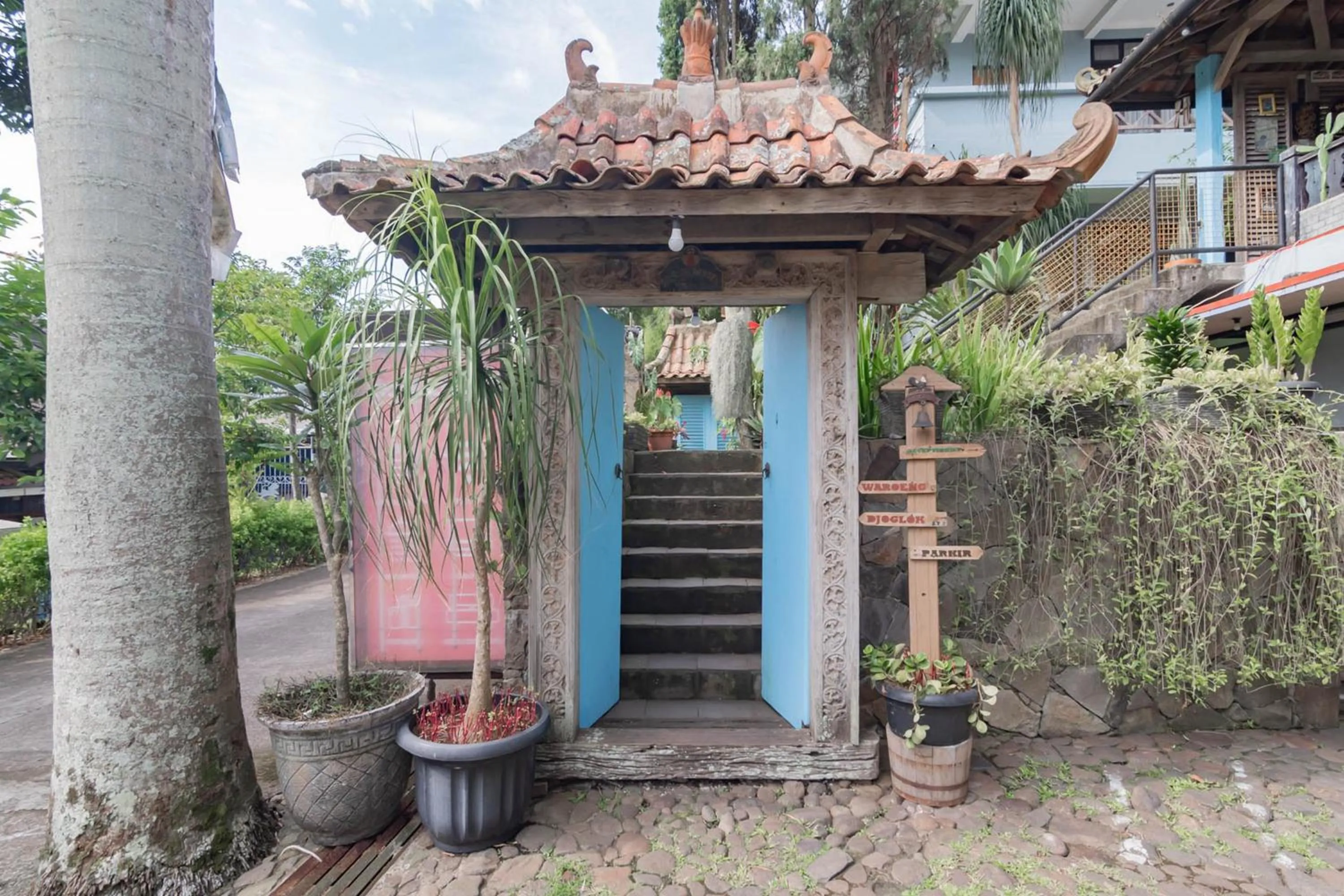 Facade/entrance in RedDoorz at Palagan Joglo Sersan Bajuri