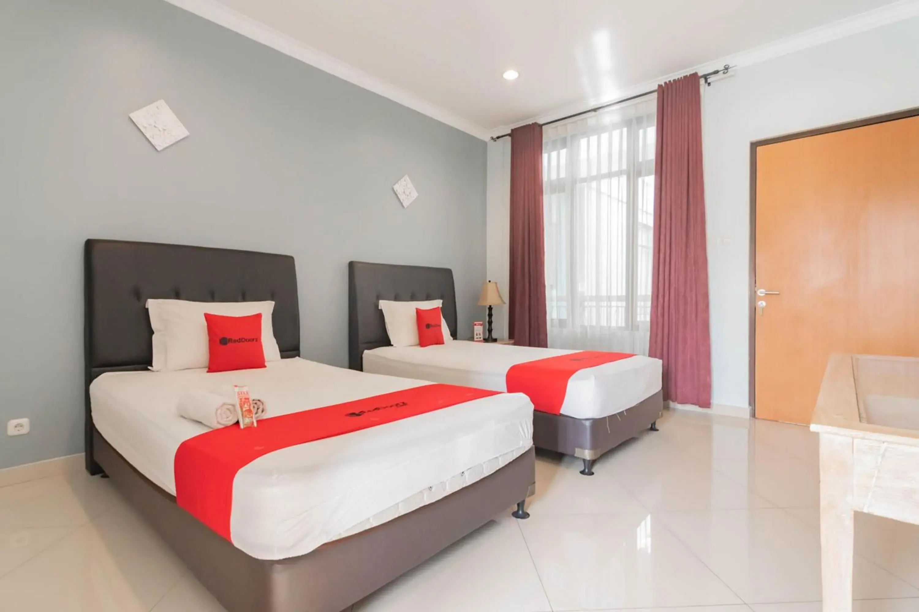 Twin Room in RedDoorz at Palagan Joglo Sersan Bajuri Twin Room in RedDoorz at Palagan Joglo Sersan Bajuri