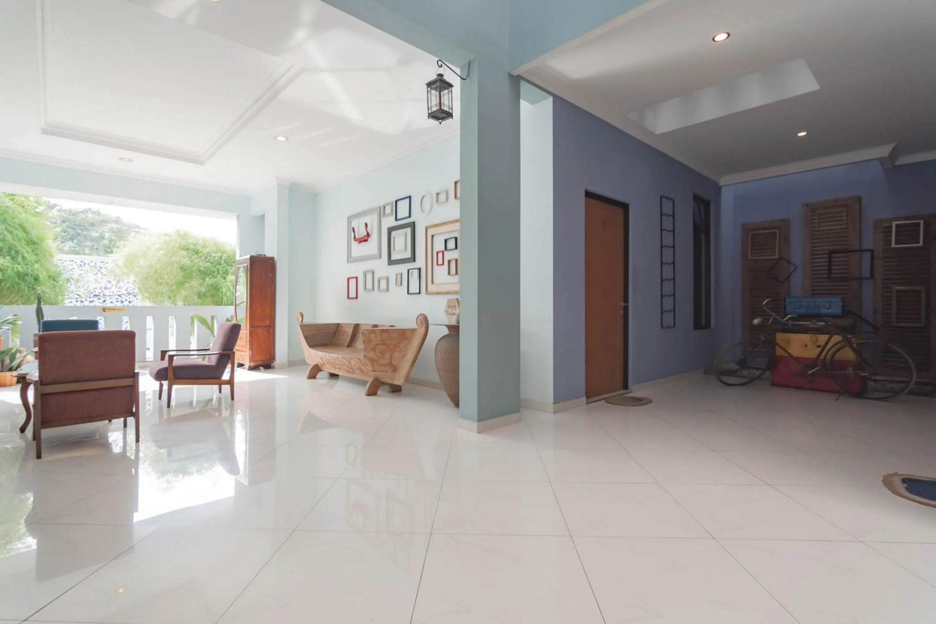 Seating area in RedDoorz at Palagan Joglo Sersan Bajuri