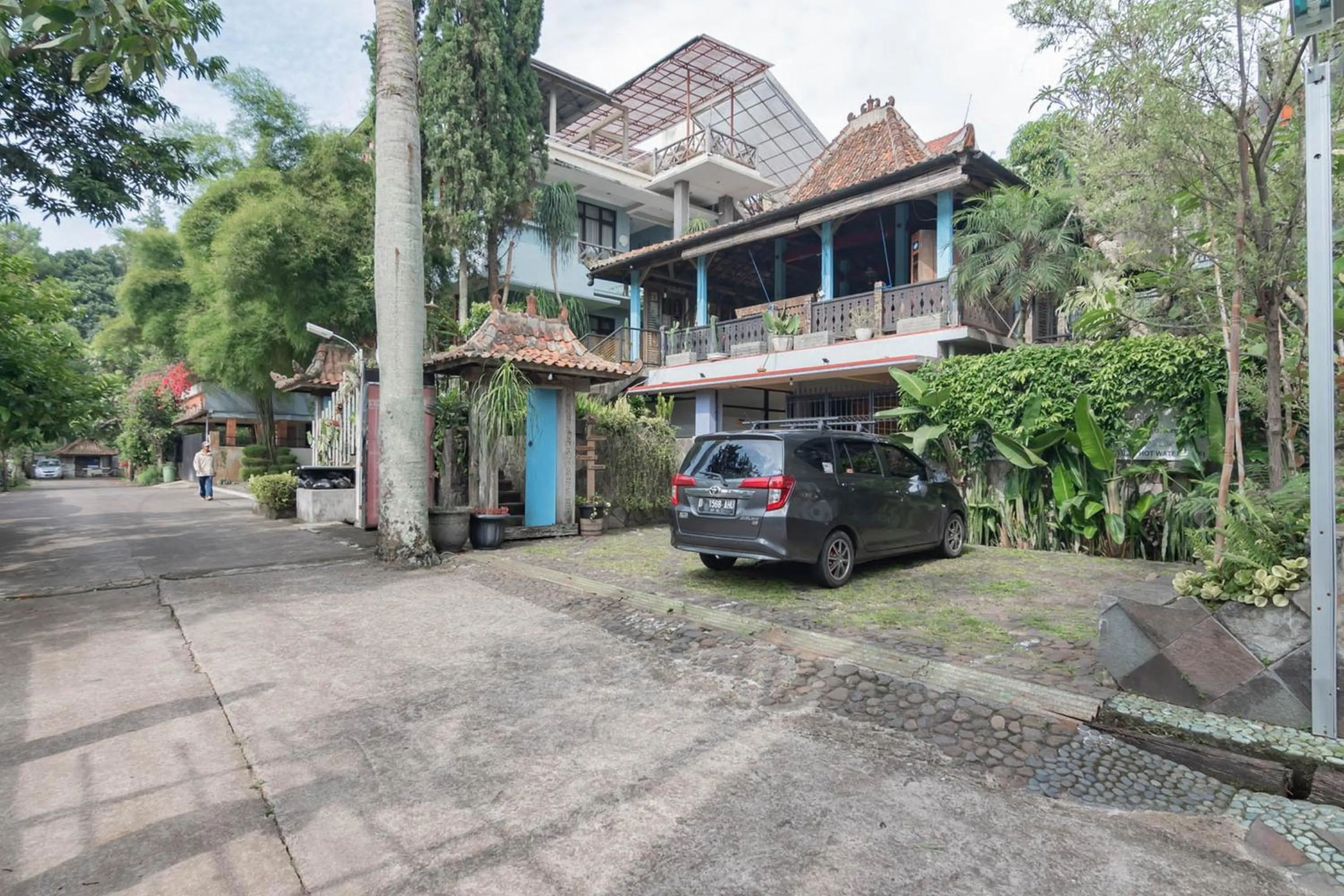 Parking in RedDoorz at Palagan Joglo Sersan Bajuri