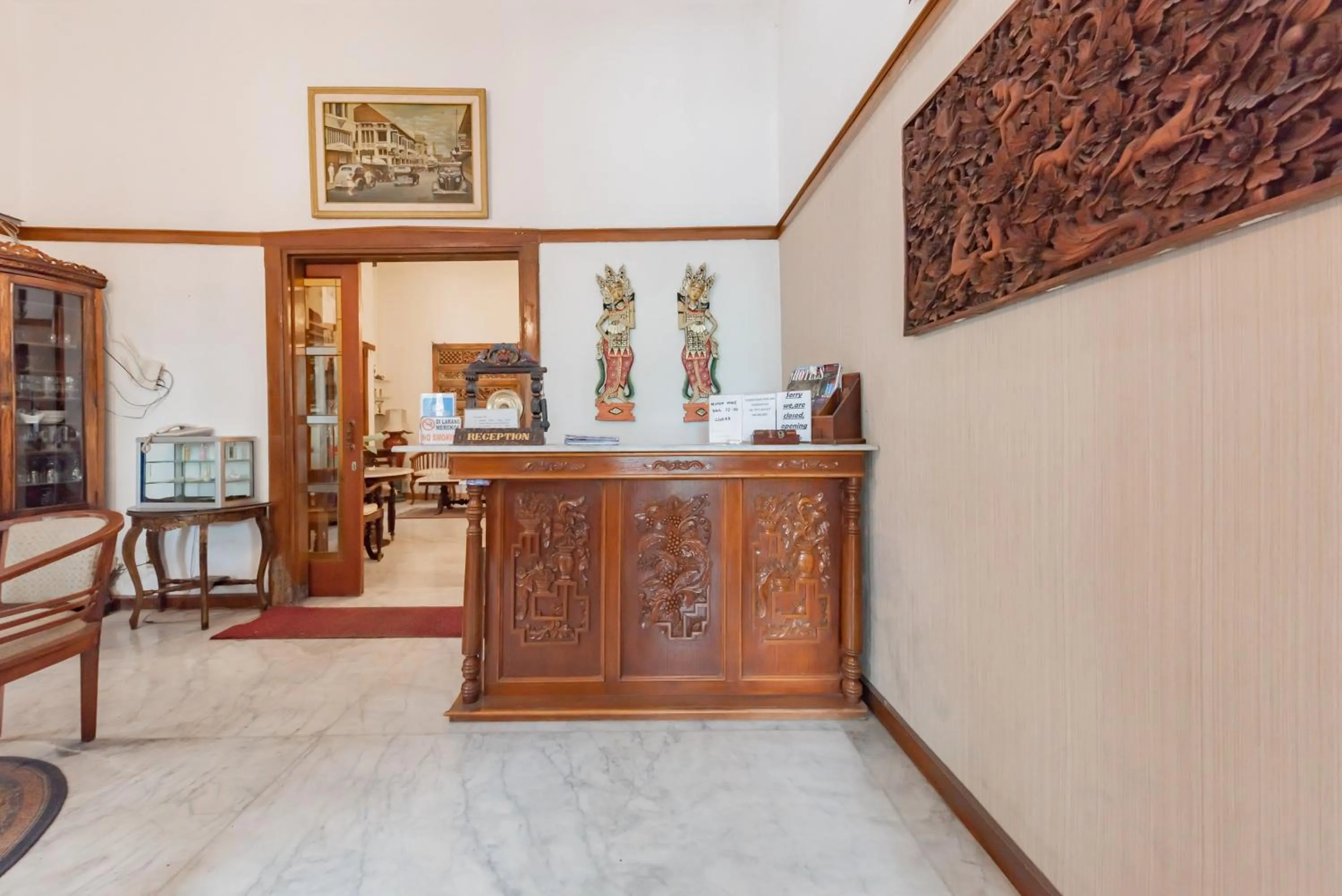 Lobby or reception in Urbanview De Ethnic Hotel Bandung by RedDoorz
