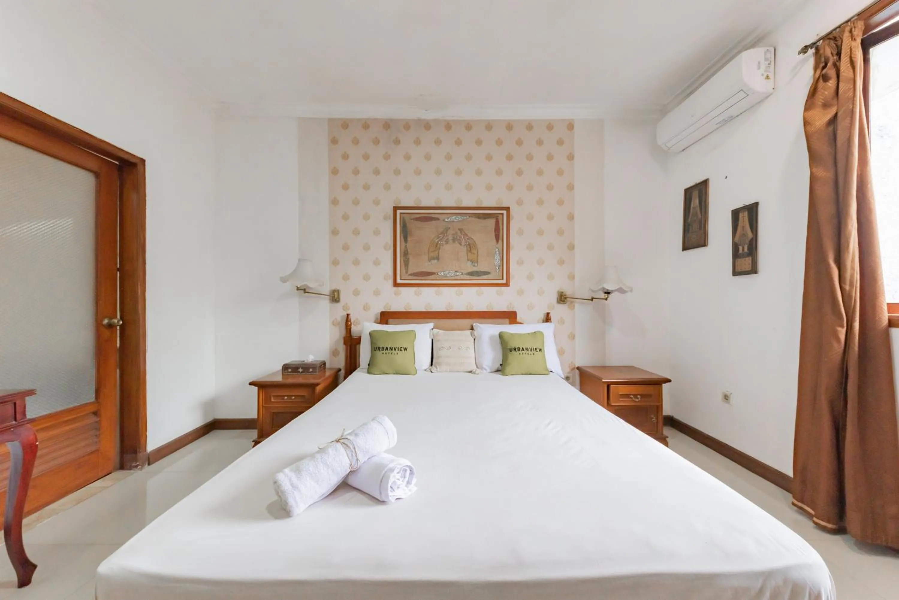 Bedroom, Bed in Urbanview De Ethnic Hotel Bandung by RedDoorz