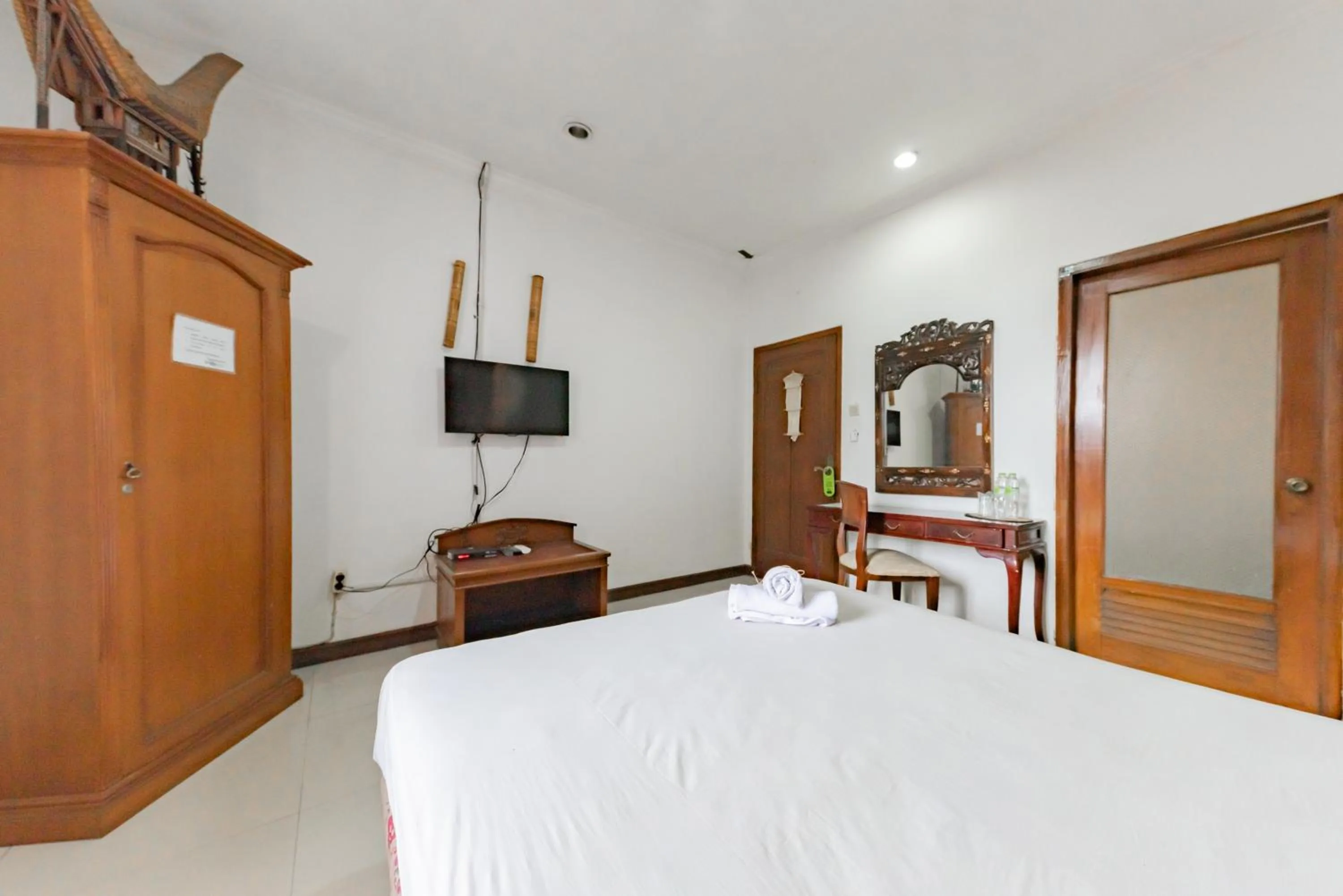 Bedroom, Bed in Urbanview De Ethnic Hotel Bandung by RedDoorz