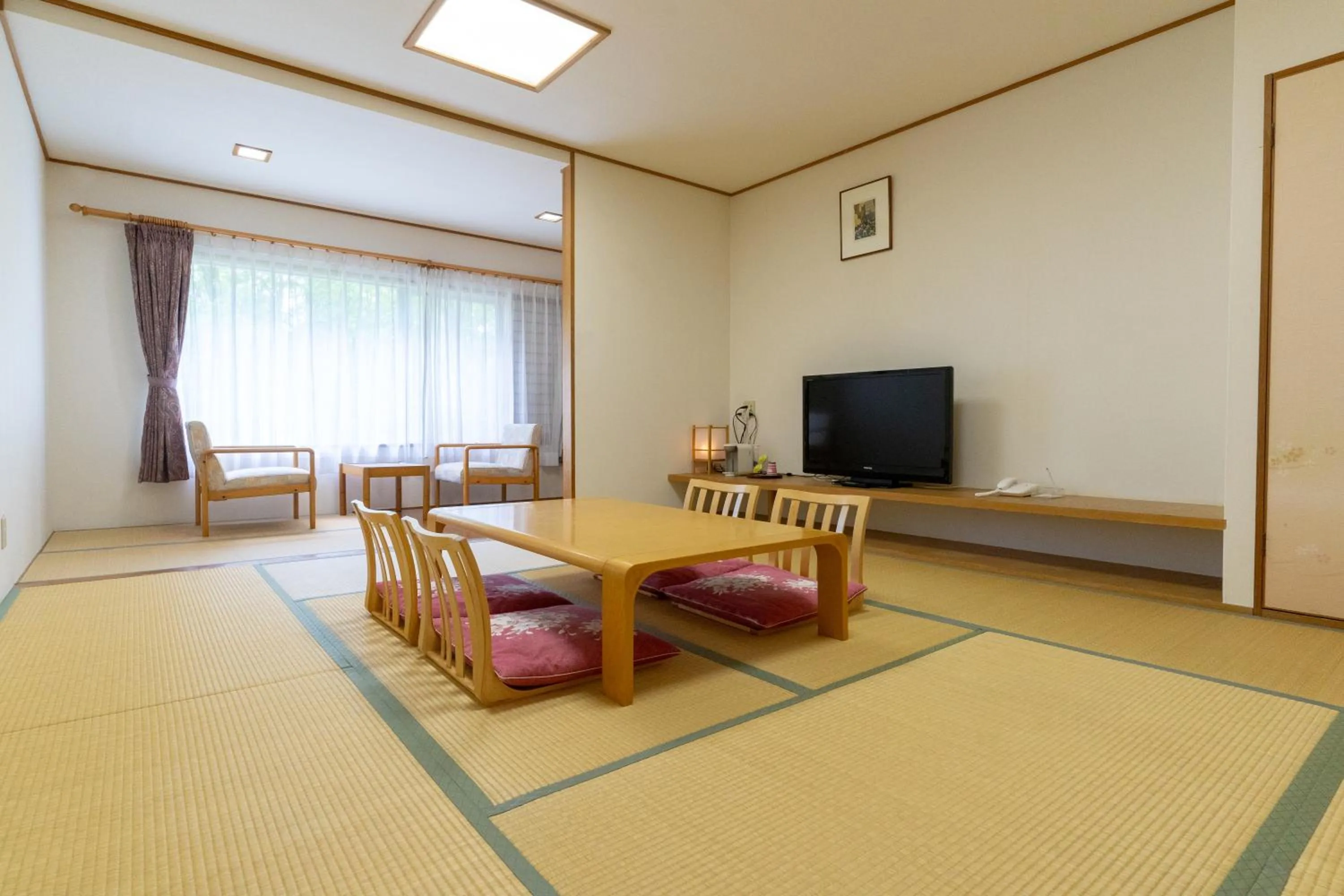 Photo of the whole room in Panorama Inn Yamanakako