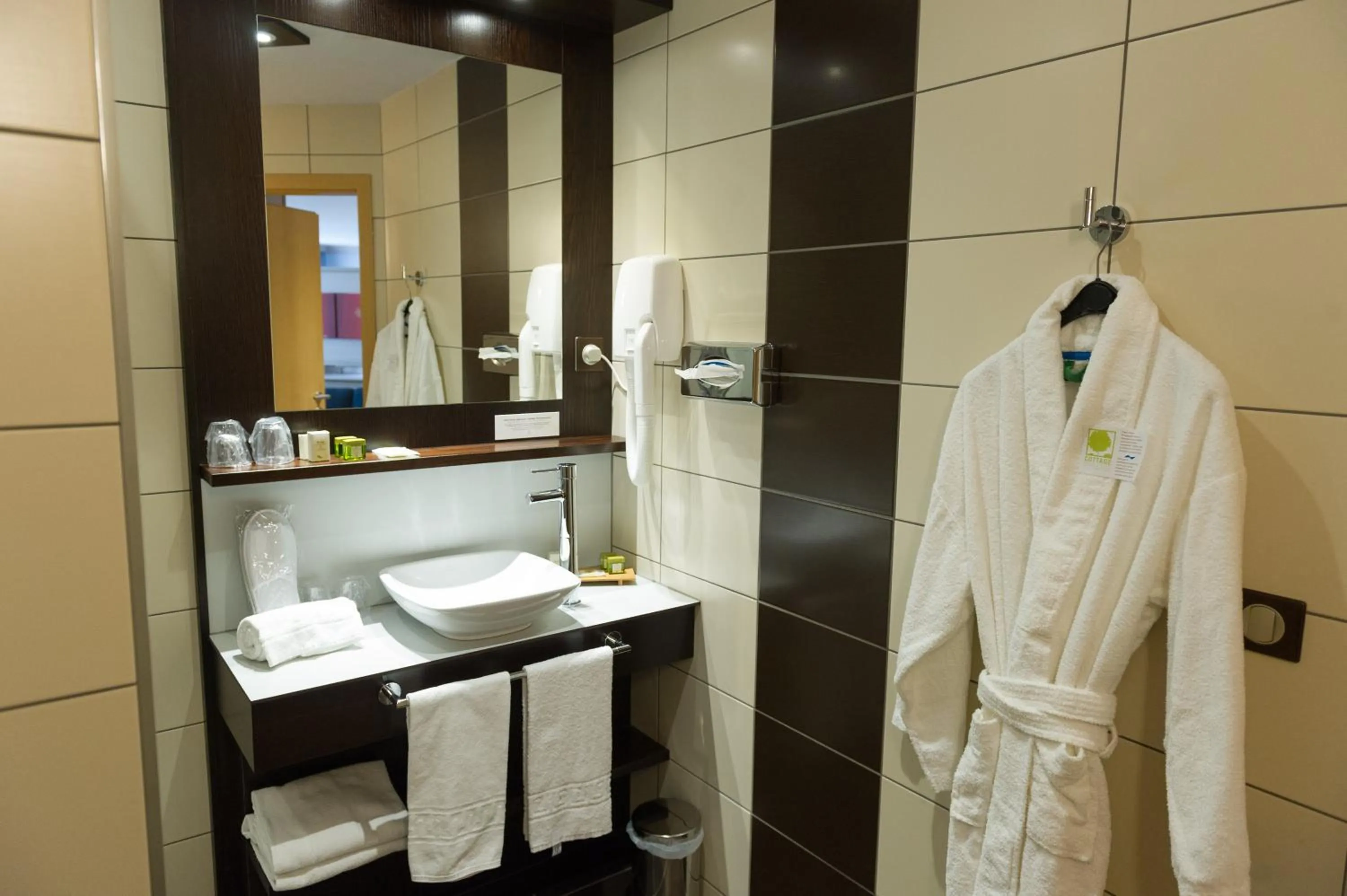 Shower in Cottage Logis Hôtel - Restaurant