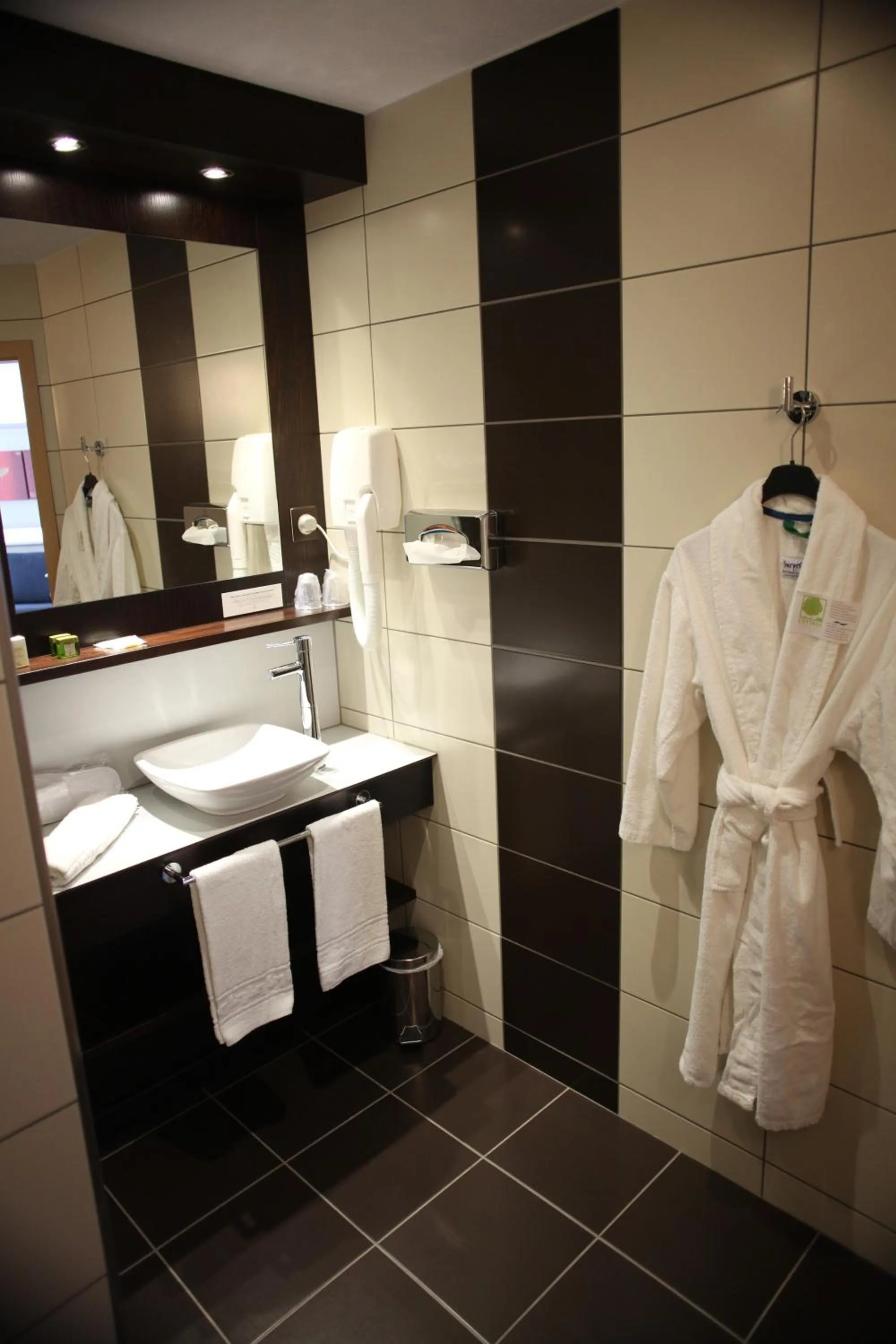 Bathroom in Cottage Logis Hôtel - Restaurant