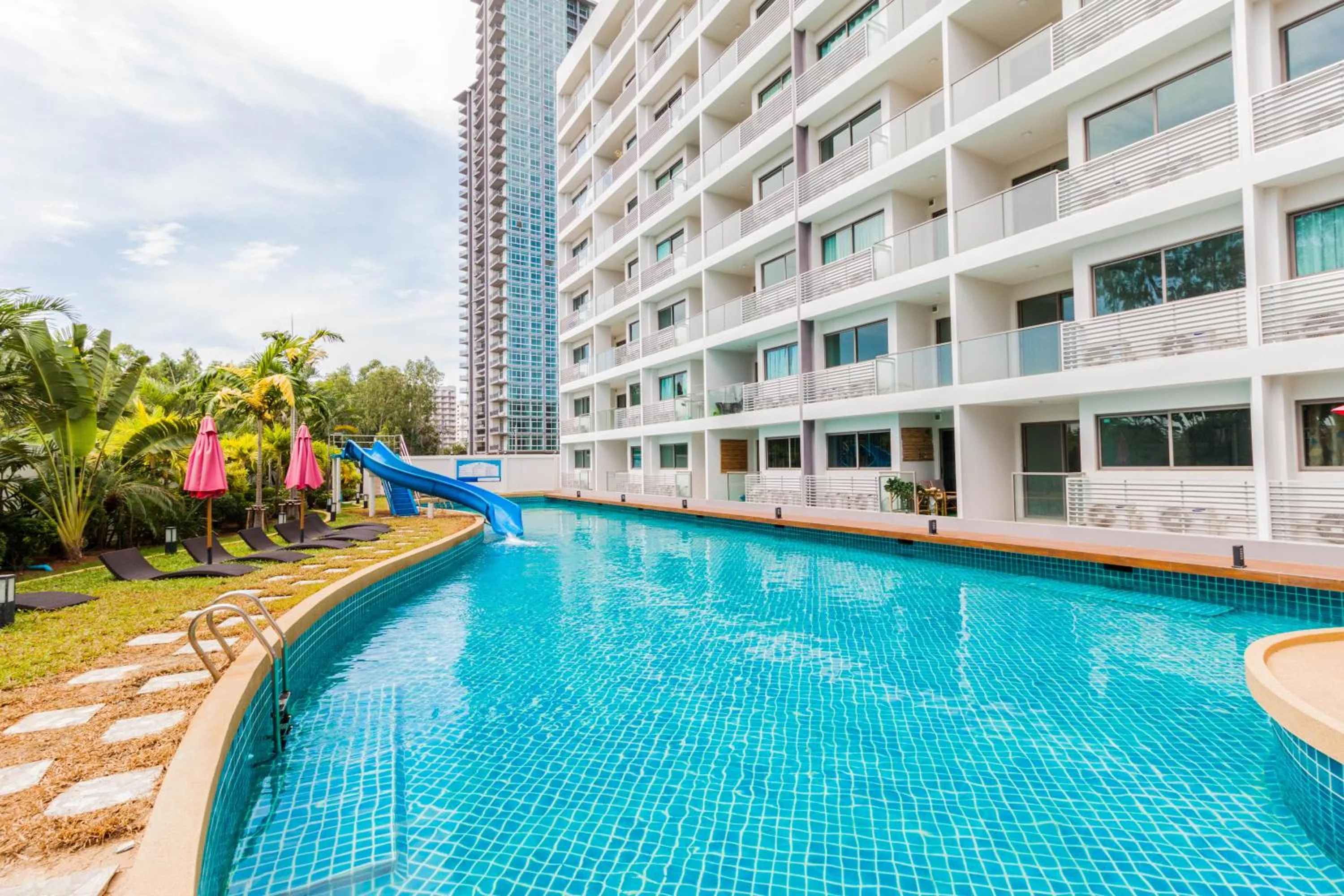 Swimming pool in Laguna Beach Resort 1 By Pattaya Sunny Rentals